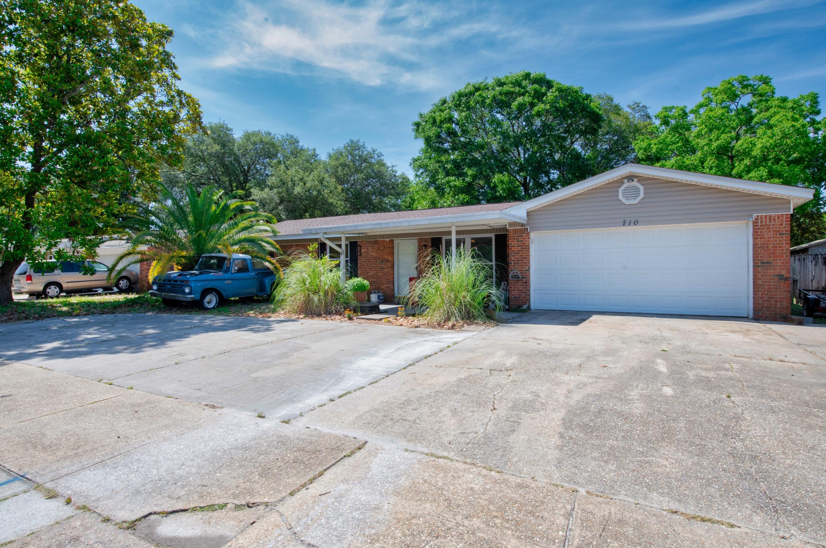 710 Hollywood Blvd, Mary Esther, FL 32569-2072