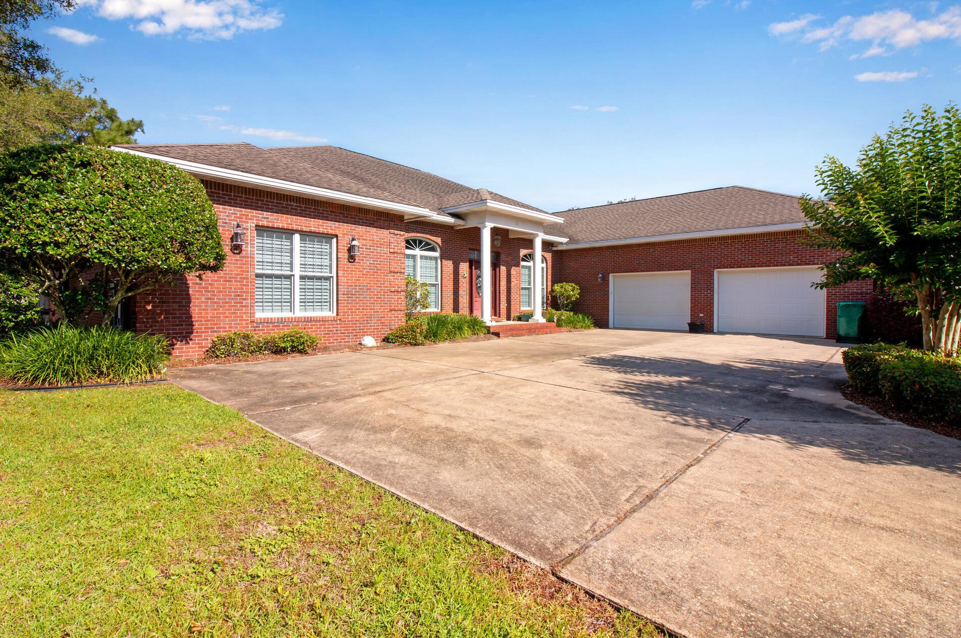 48 Country Club Rd, Shalimar, FL 32579