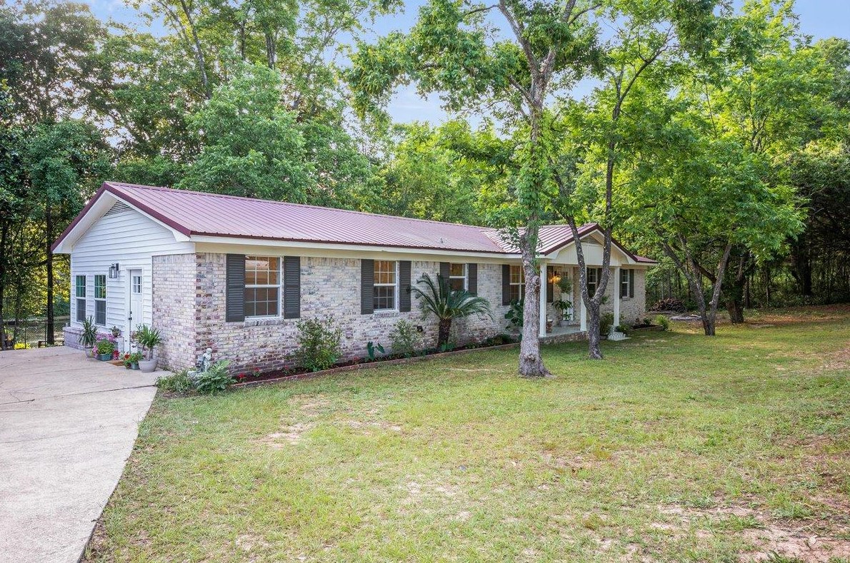 156 Lindberg St, Crestview FL  32536-2611 exterior