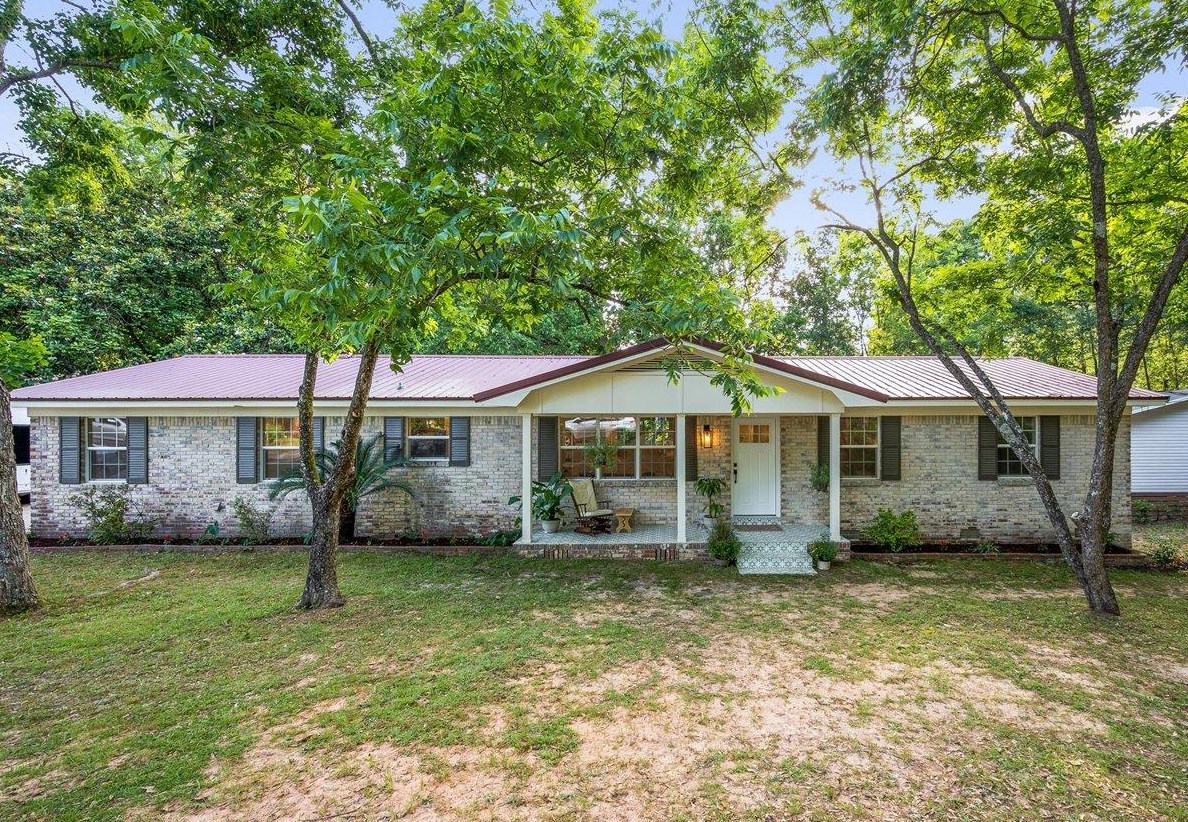 156 Lindberg St, Crestview FL  32536-2611 exterior
