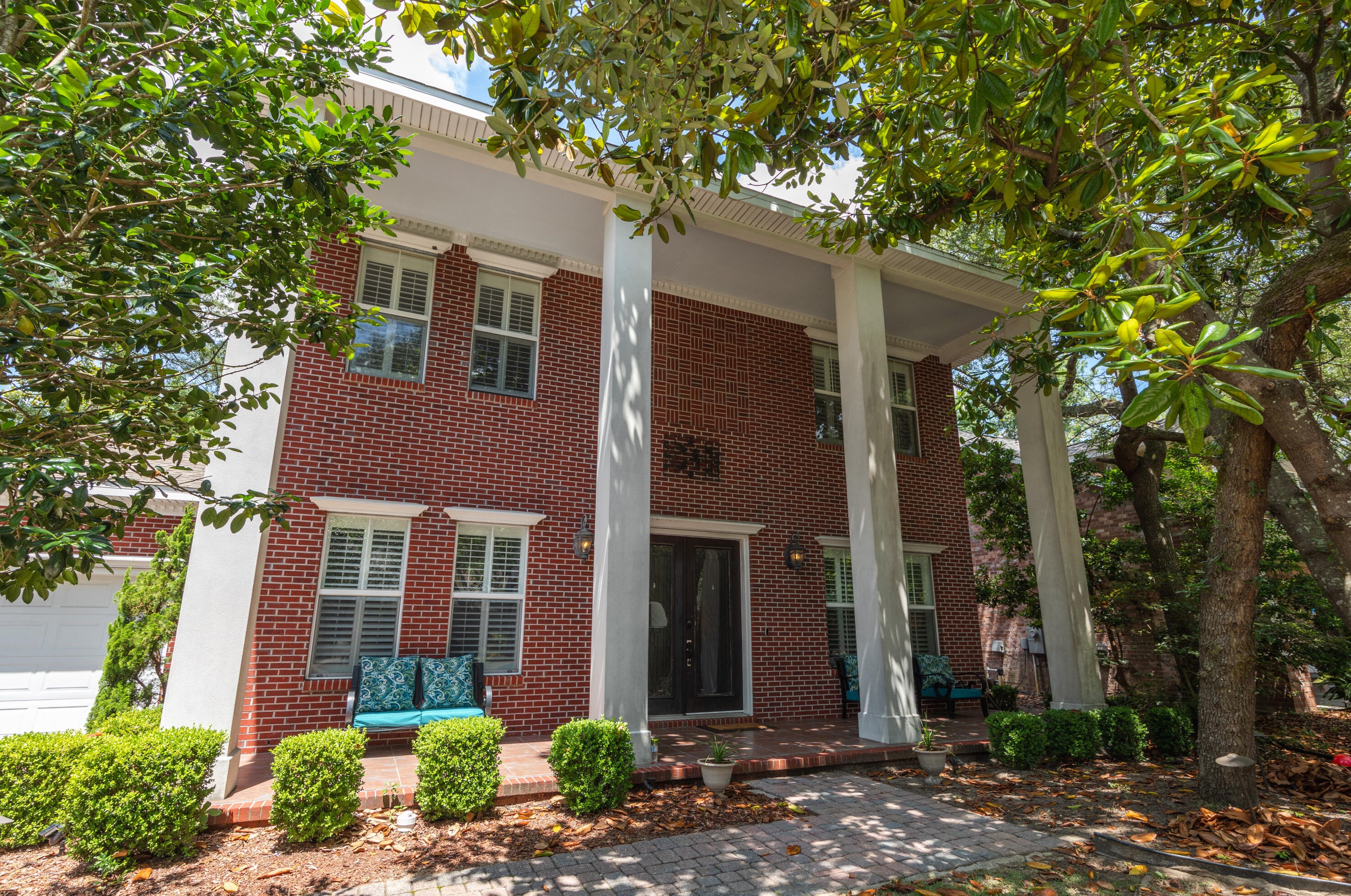 3 Plantation Oaks Dr, Mary Esther, FL 32569-2901