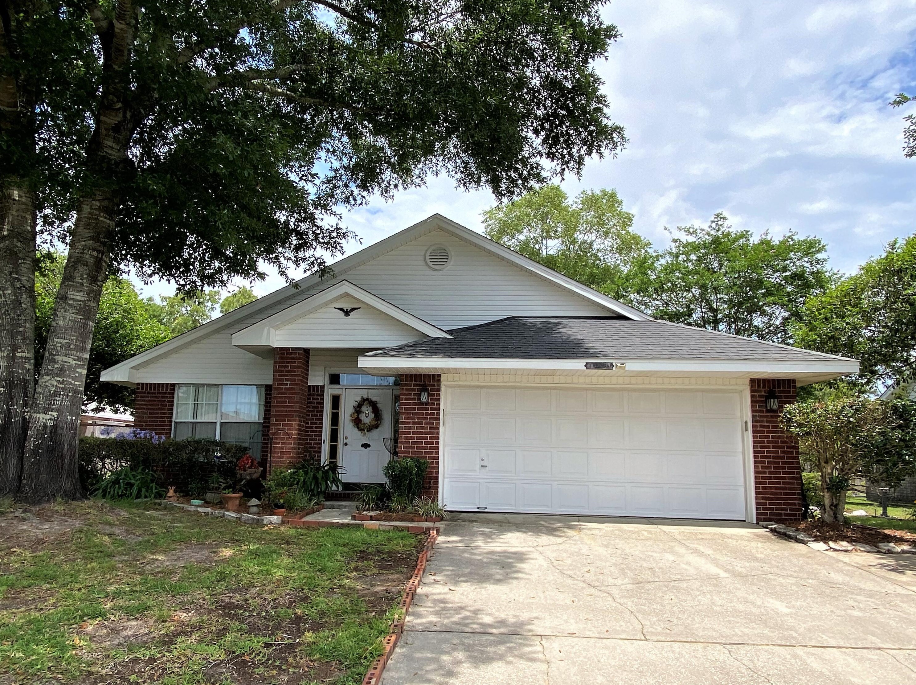 212 Secretariat Dr, Crestview, FL 32539-6093