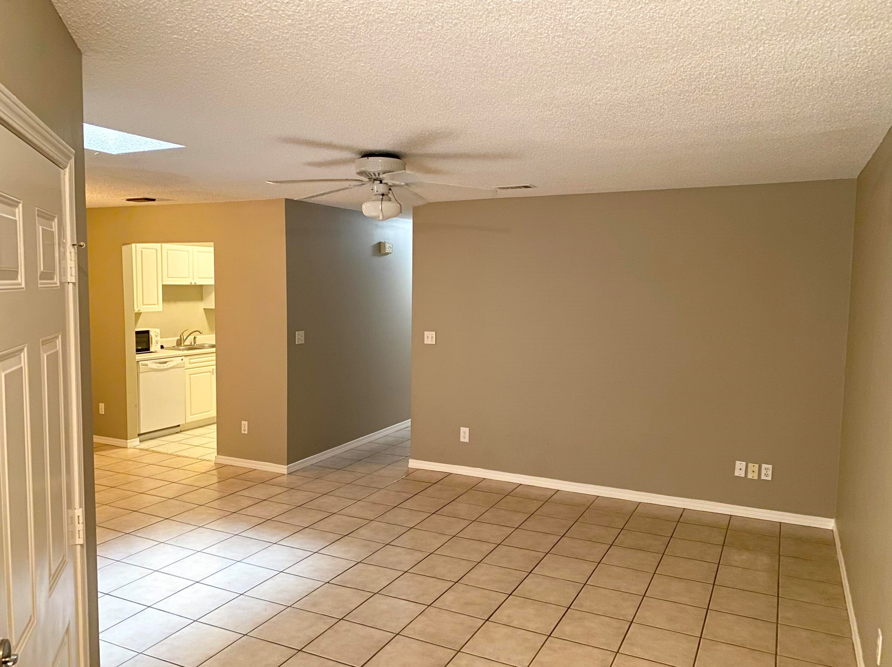 927 Tray Dr, Fort Walton Beach, FL 32547-1964