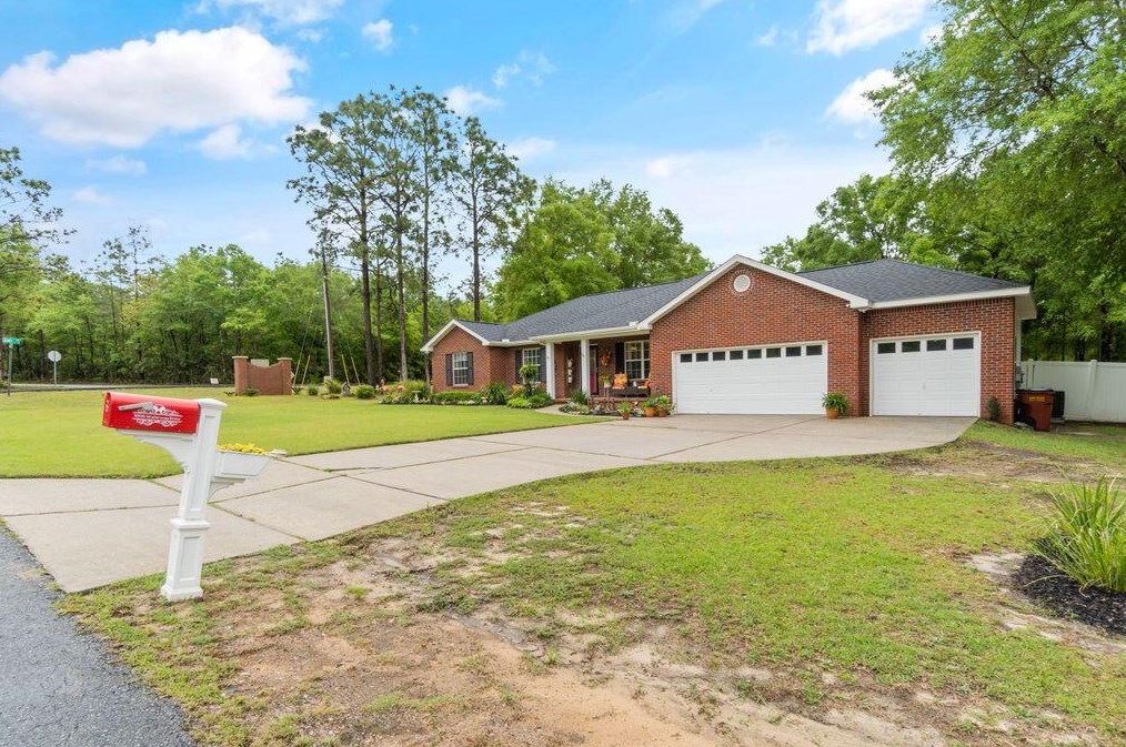1800 Waterway Dr, Crestview, FL 32531-9369