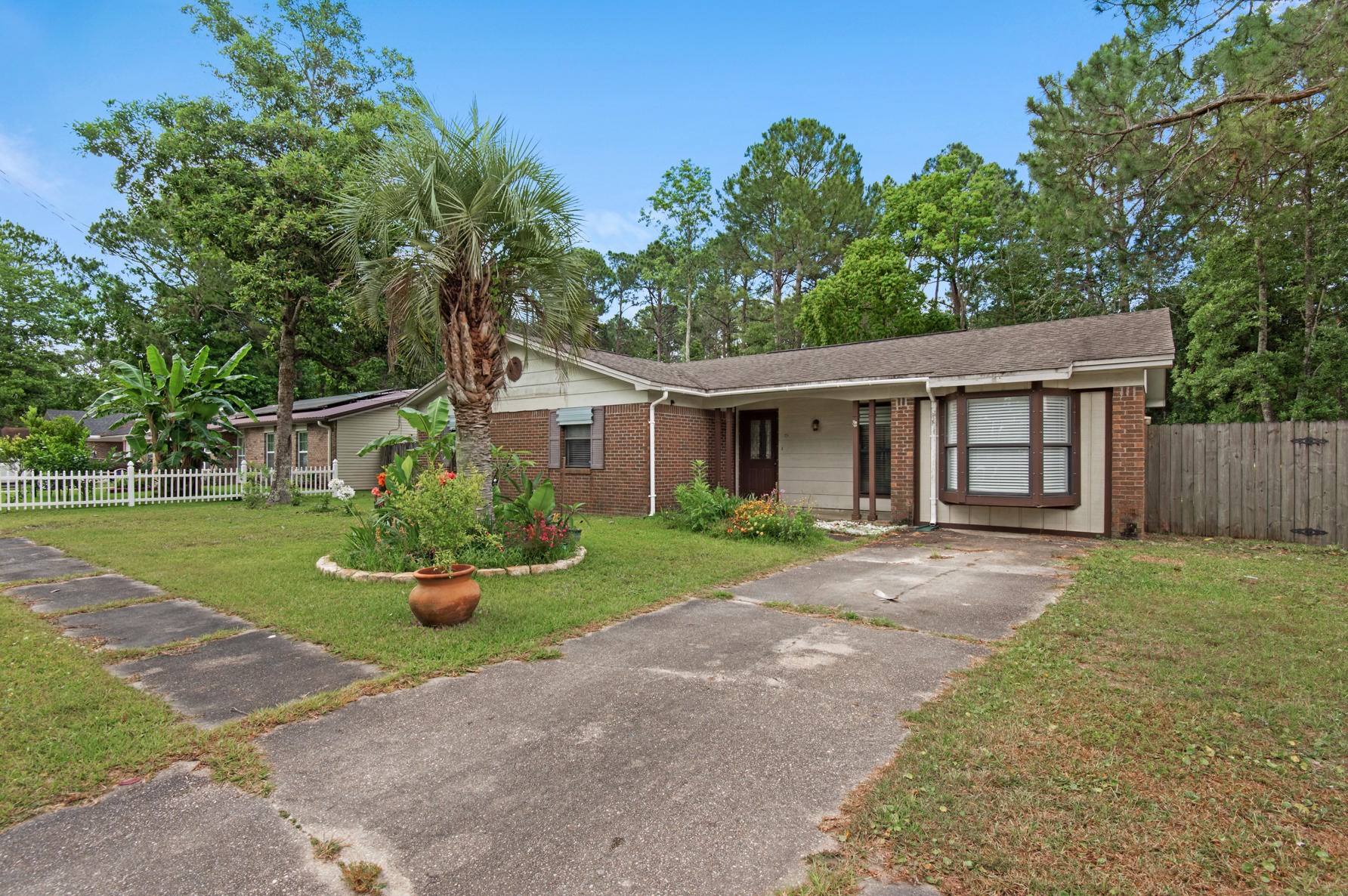 842 Meadow Ln, Fort Walton Beach, FL 32547-1015