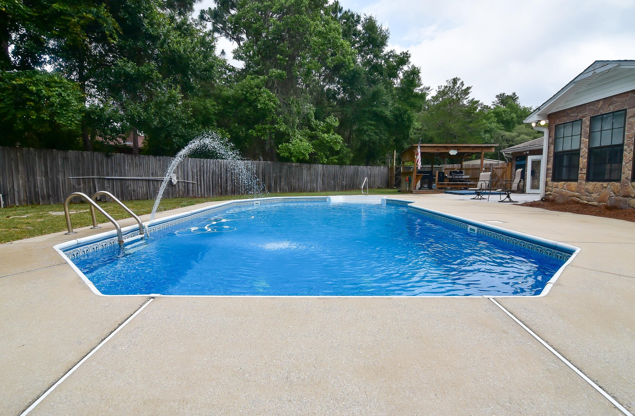 1102 Sandalwood Cir, Niceville, FL 32578-4213