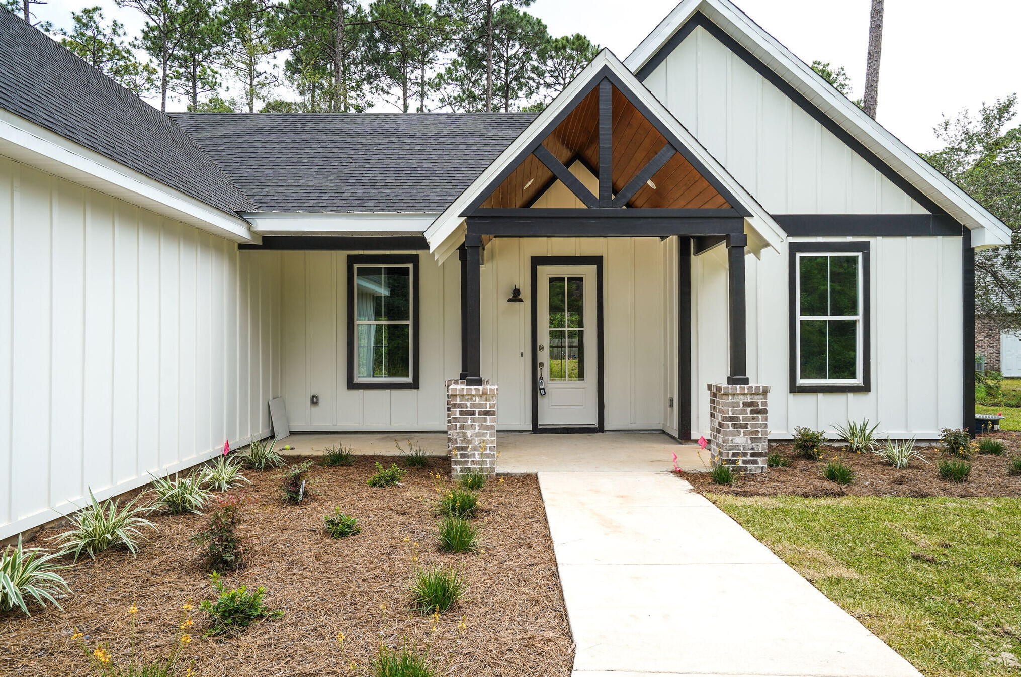 325 Cross Creek Cir, Freeport, FL 32439