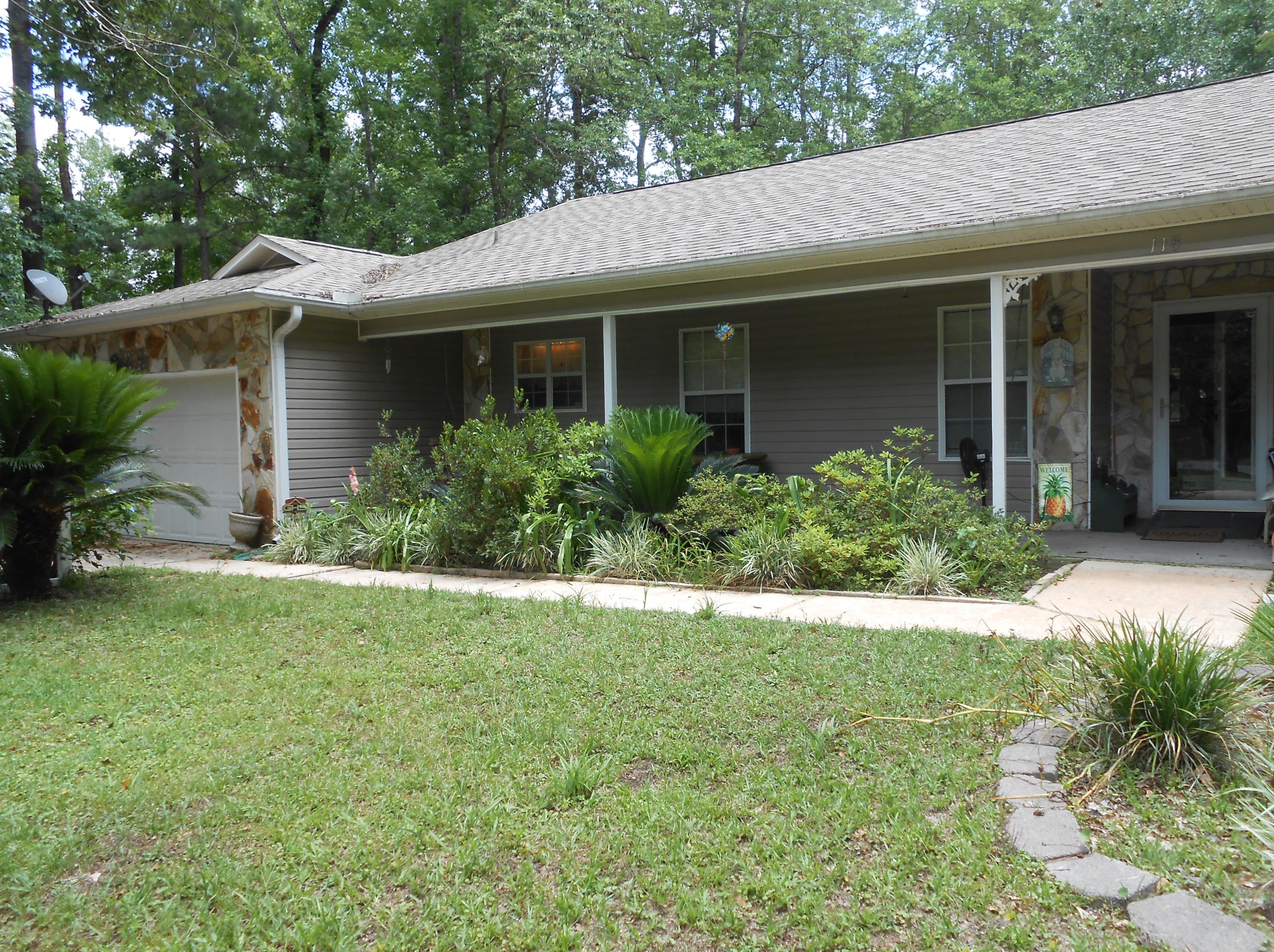 118 Fairway Dr, Crestview, FL 32536-8402