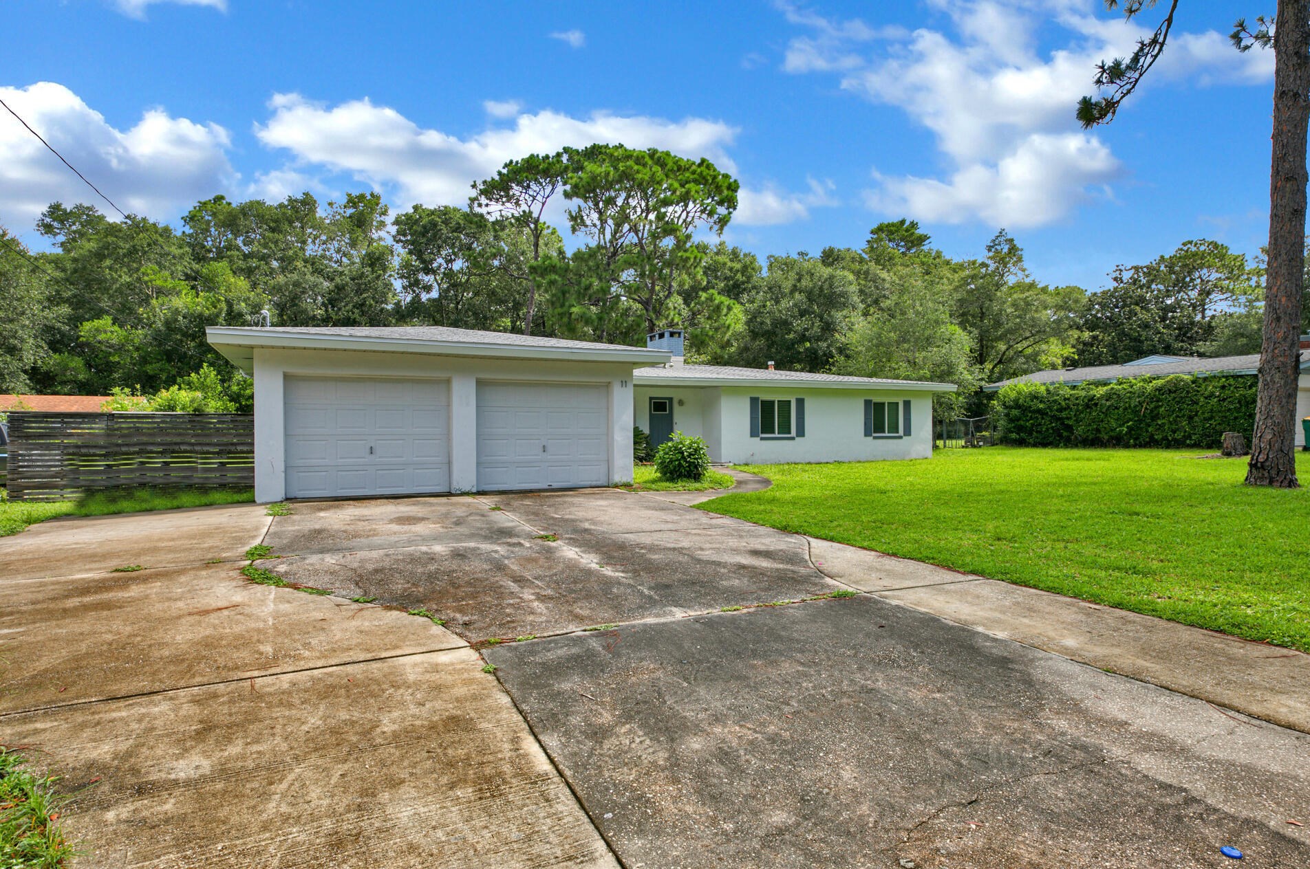 11 North Dr, Shalimar, FL 32579