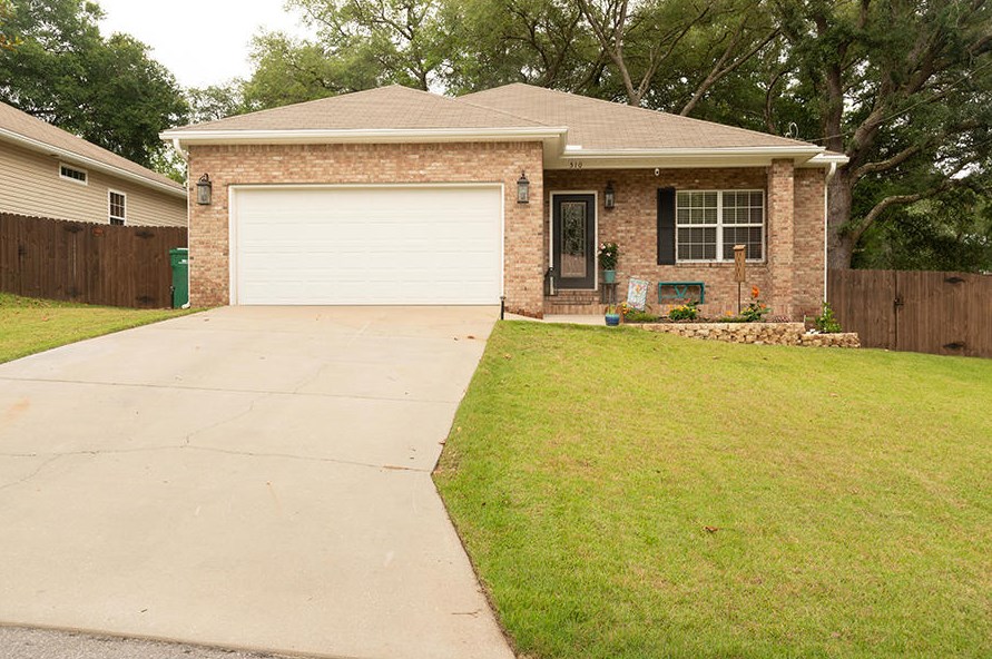 510 Hickory Ave, Niceville, FL 32578-1336