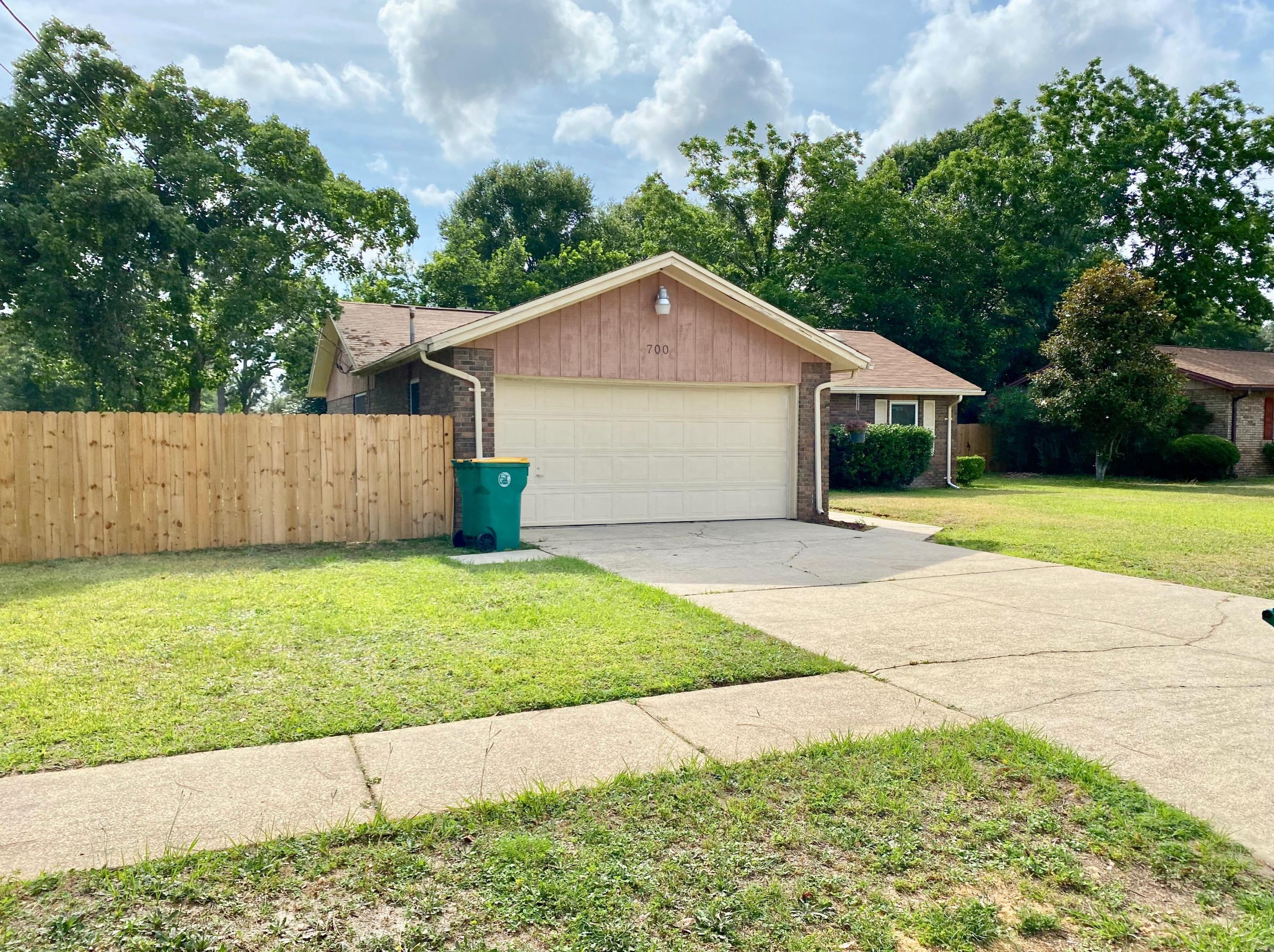 700 Clark Dr, Fort Walton Beach, FL 32547-2925