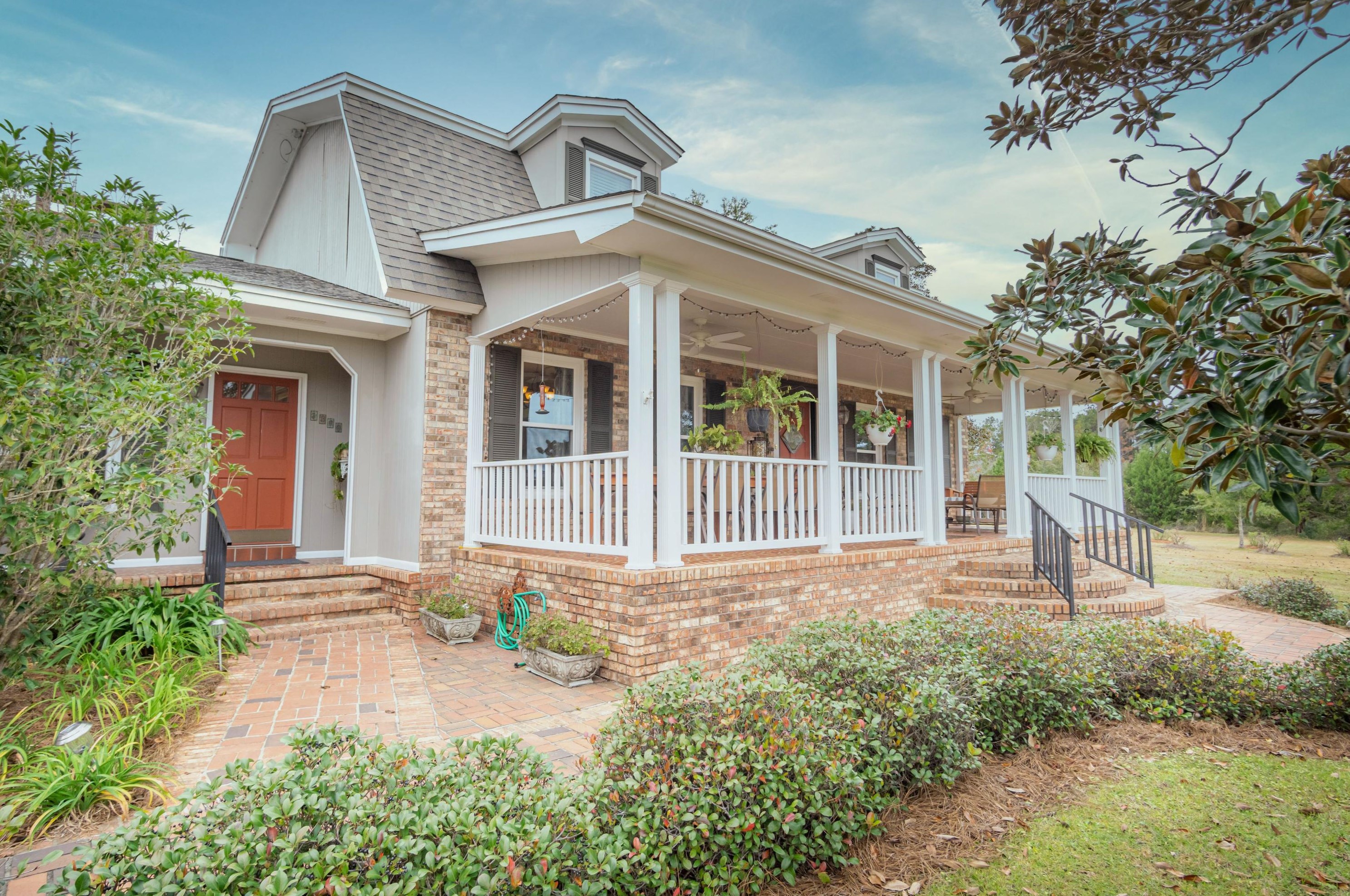 1090 Hwy 277, Sunny Hills, FL 32428