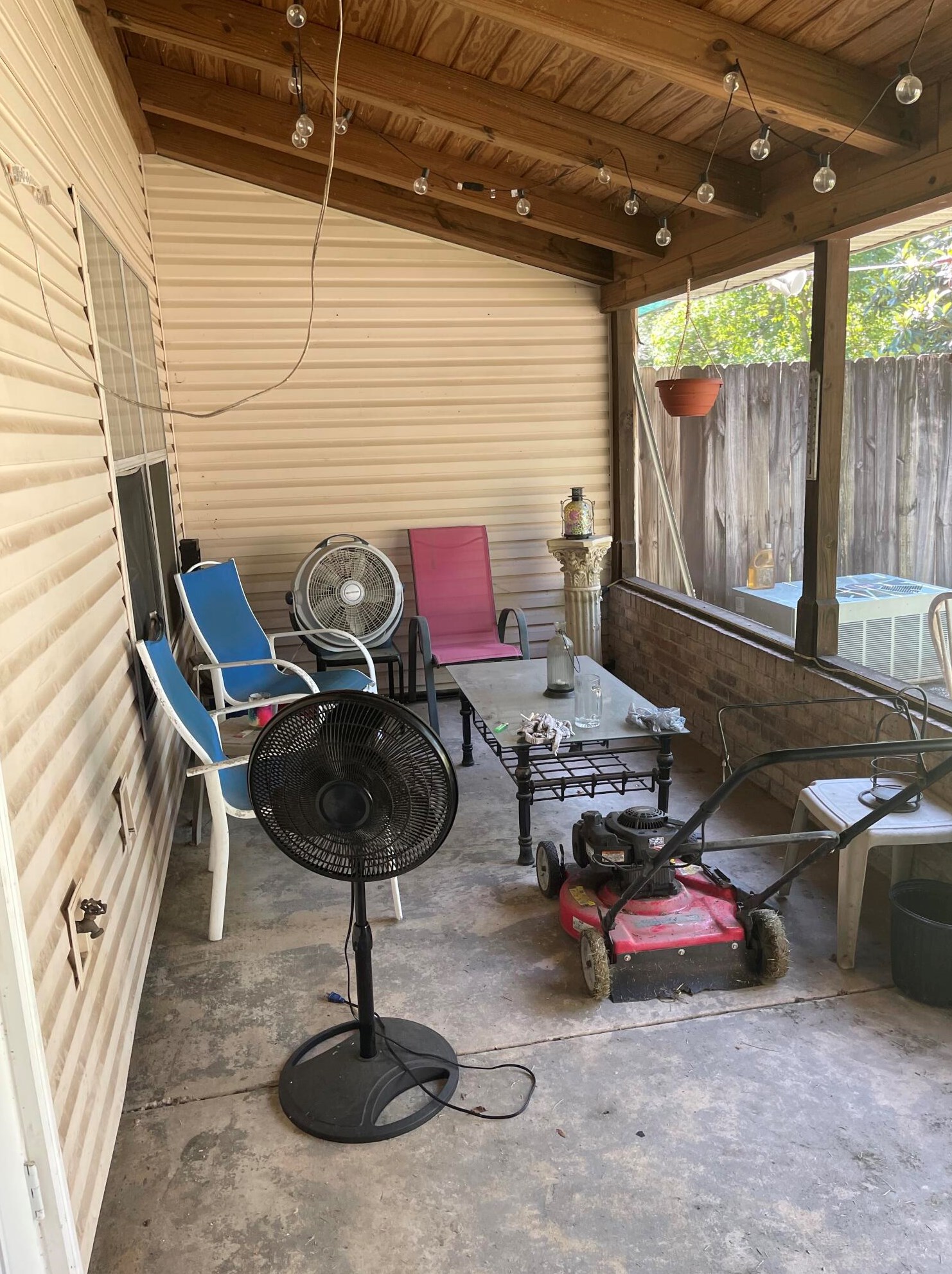 704 Doyce Dr, Fort Walton Beach, FL 32547-1004