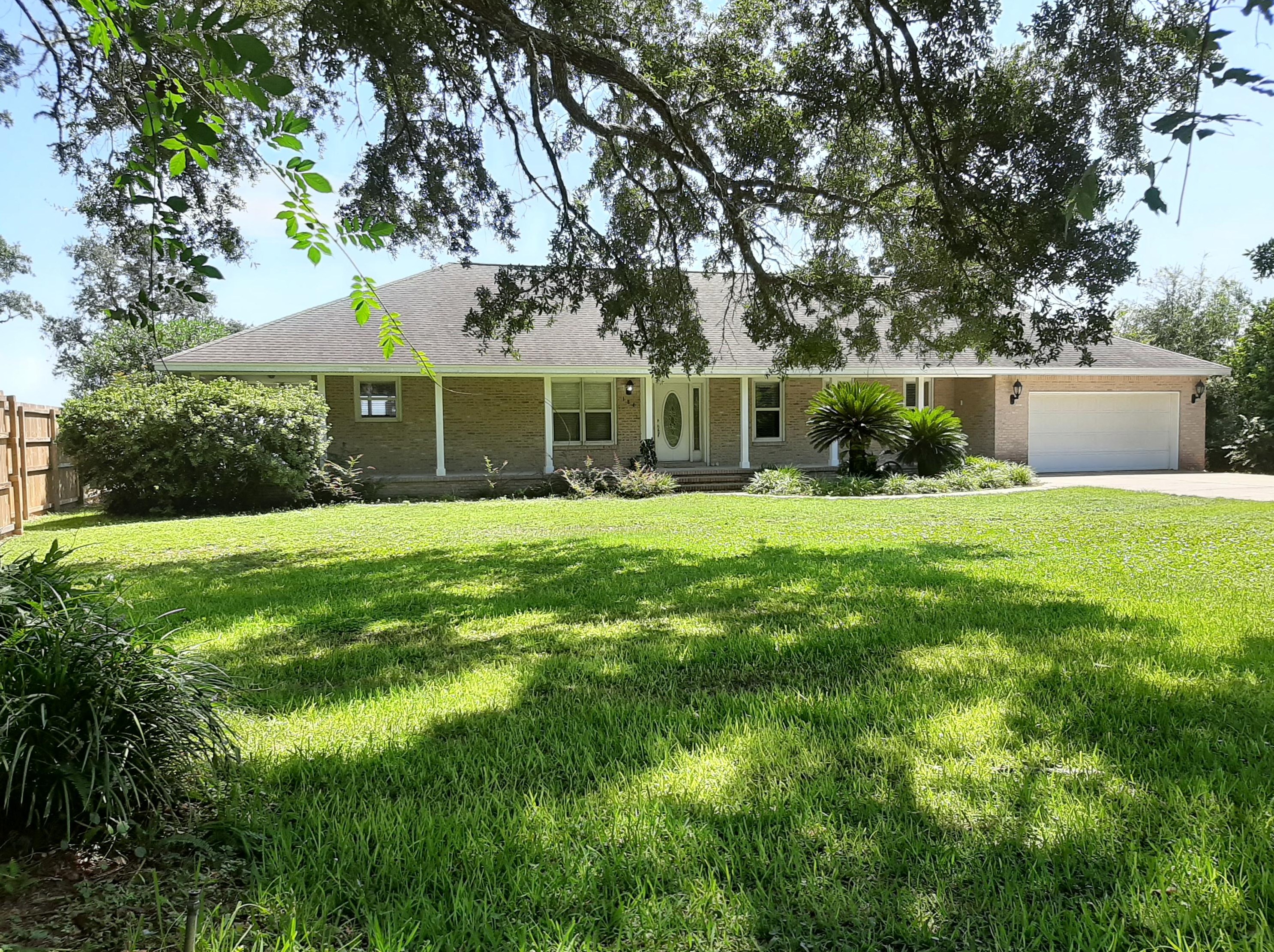 184 Bayshore Dr, Freeport, FL 32439
