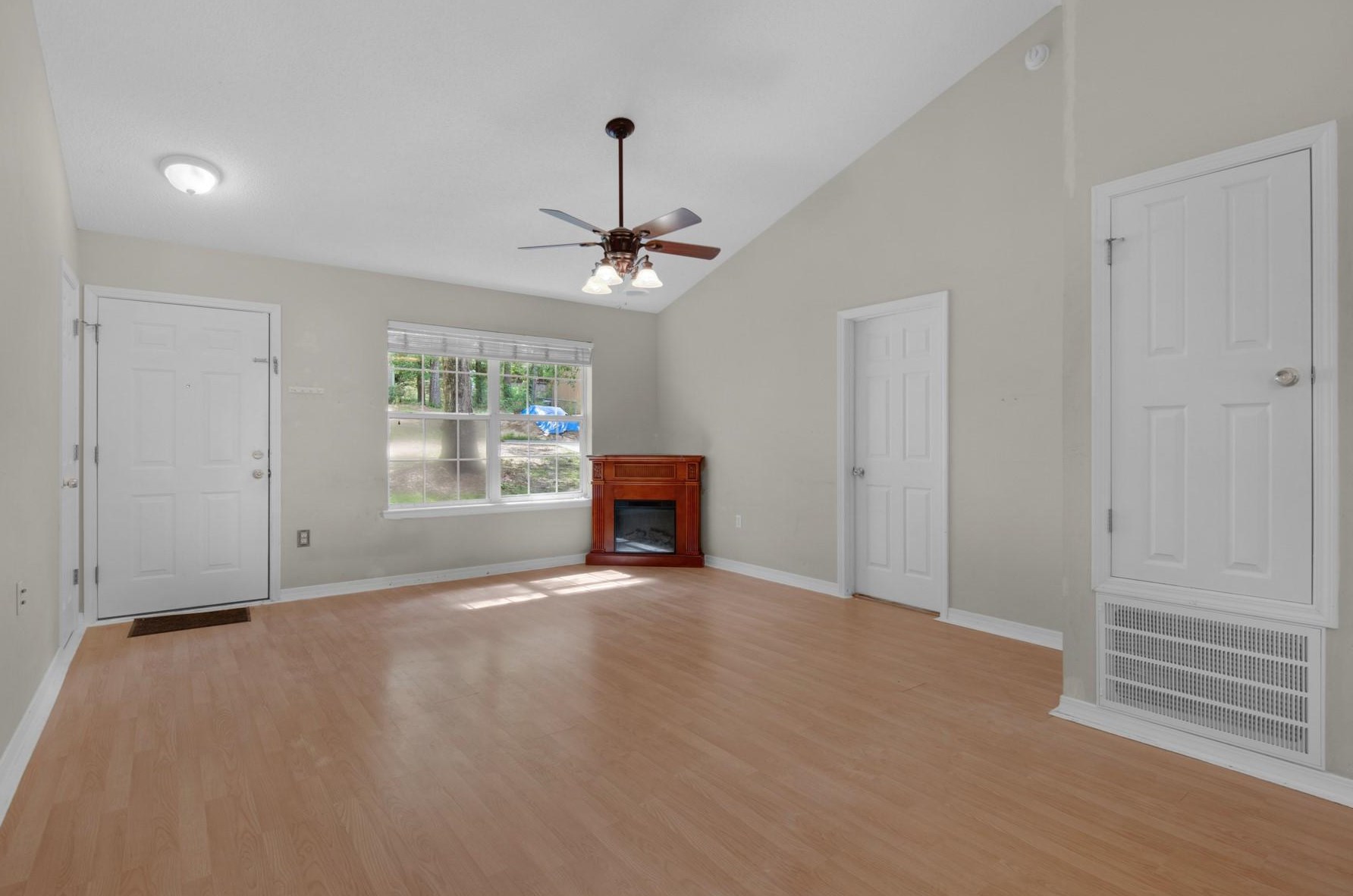 275 Panama Dr, Crestview, FL 32536-2313