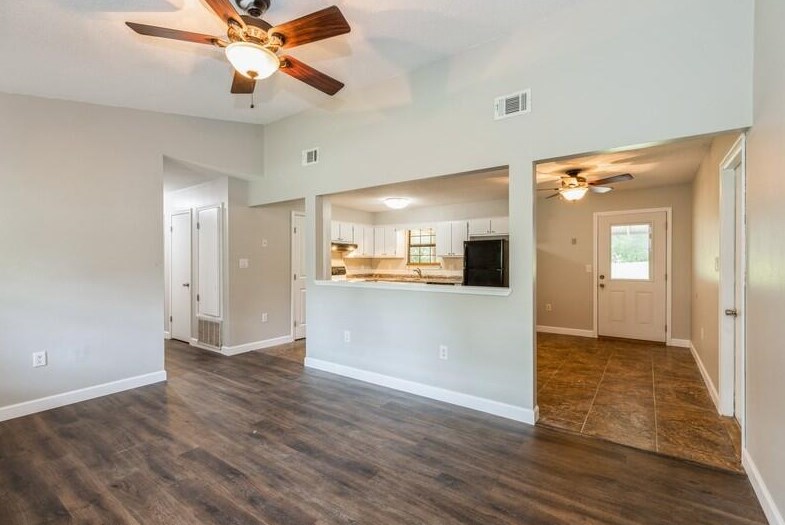 1098 Texas Pkwy, Crestview, FL 32536-2142