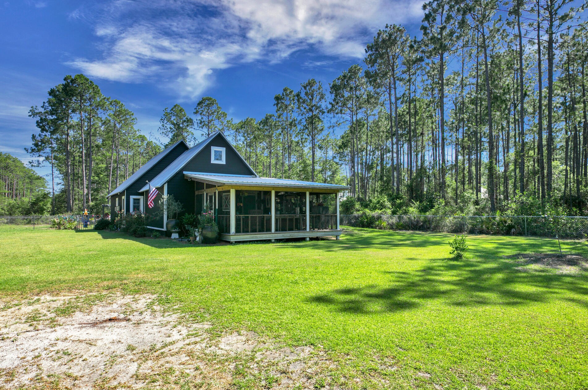 389 Mallet Bayou Rd, Freeport, FL 32439