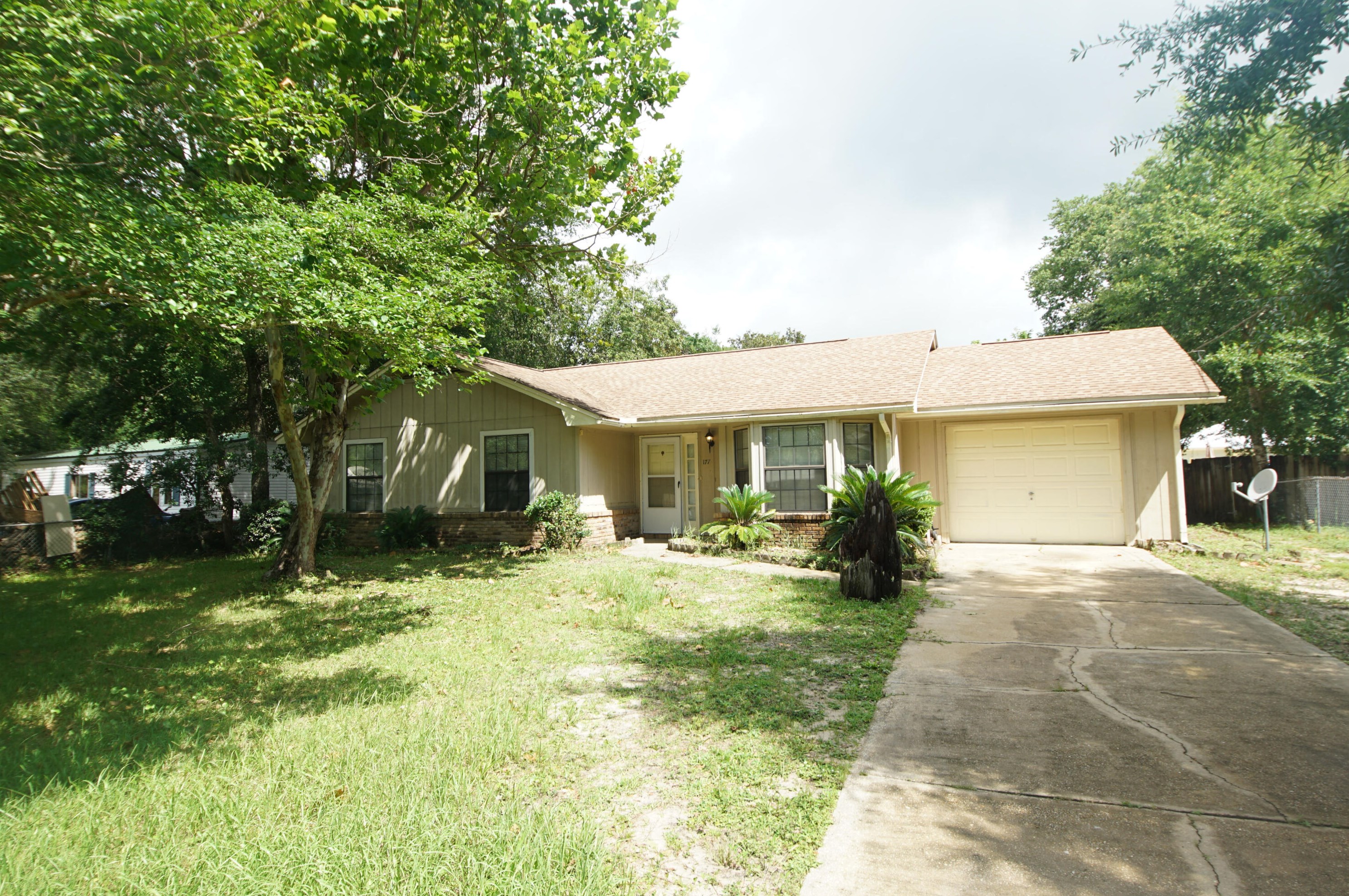177 Juniper Dr, Freeport, FL 32439