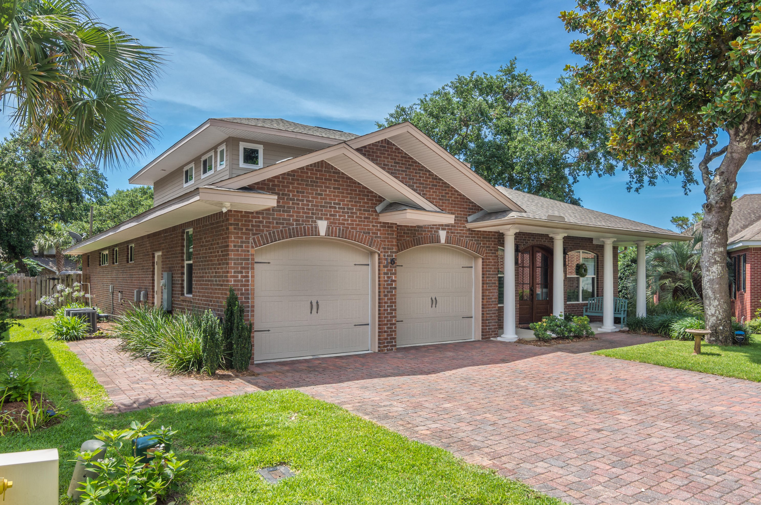 16 Plantation Oaks Dr, Mary Esther, FL 32569-2902