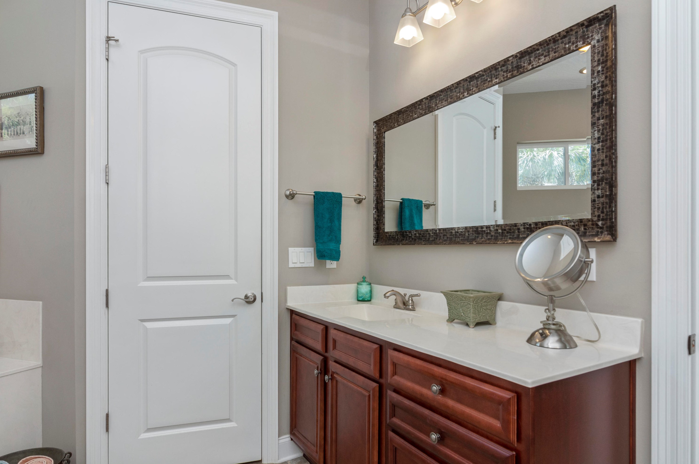16 Plantation Oaks Dr, Mary Esther FL  32569-2902 exterior