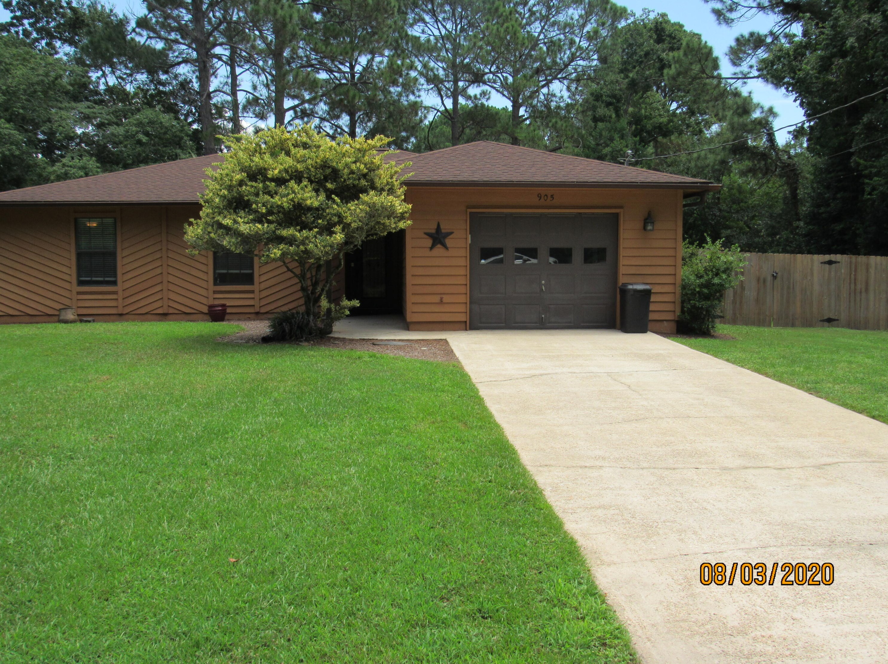 905 Nutmeg Ave, Niceville, FL 32578
