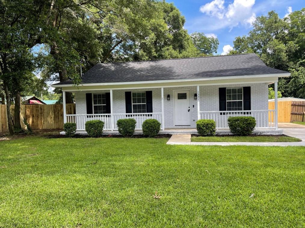 1331 Pearl St, Crestview FL  32536-2436 exterior