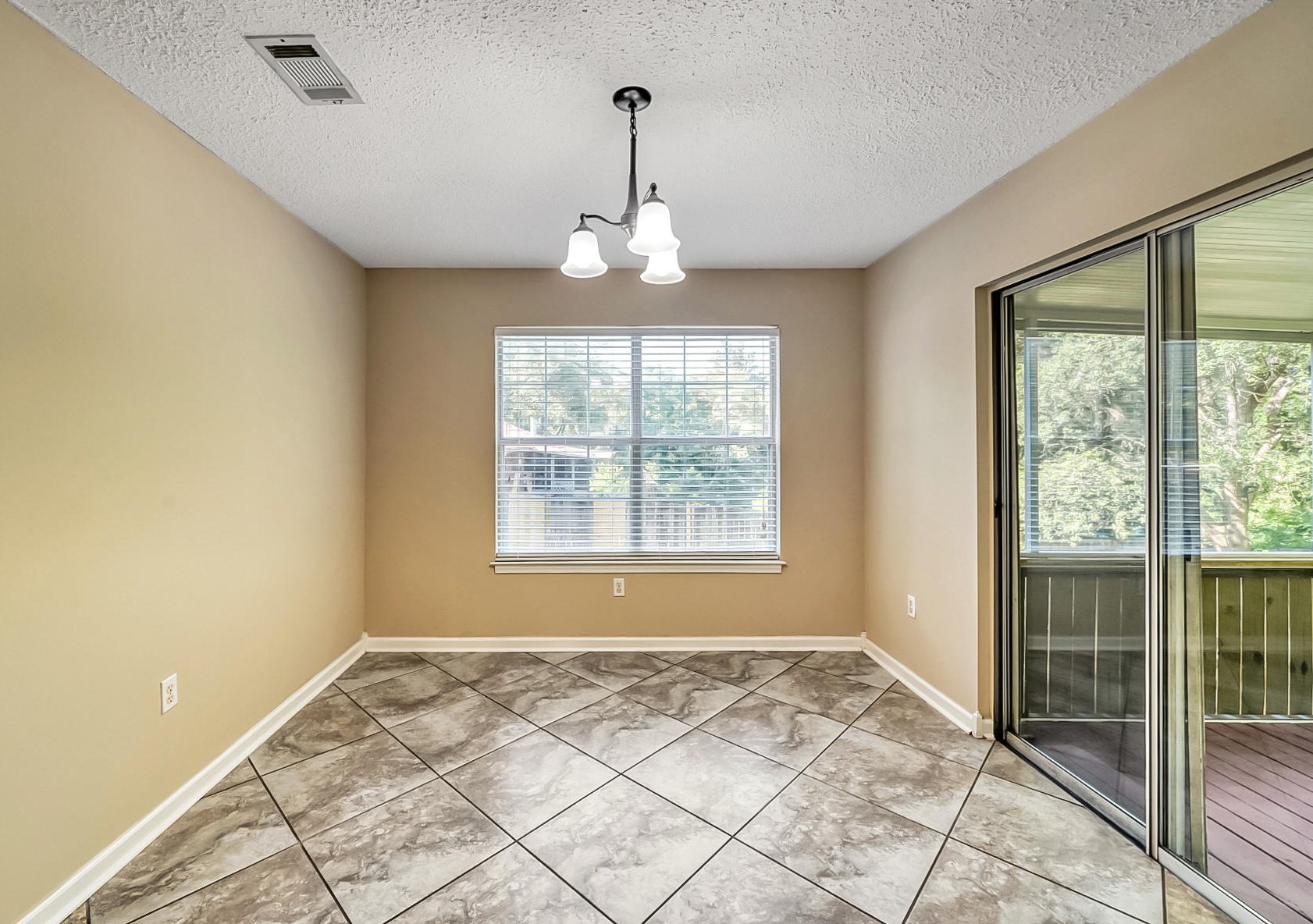 301 Ashley Dr, Crestview FL  32536-9292 exterior