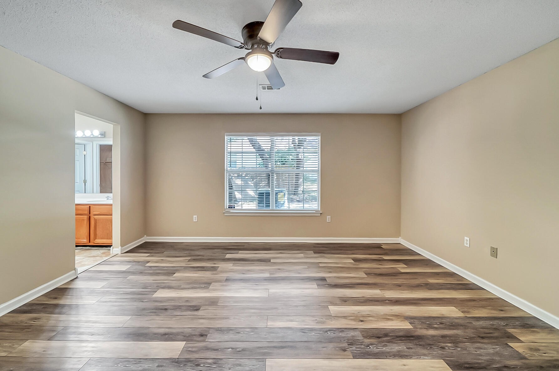 301 Ashley Dr, Crestview FL  32536-9292 exterior