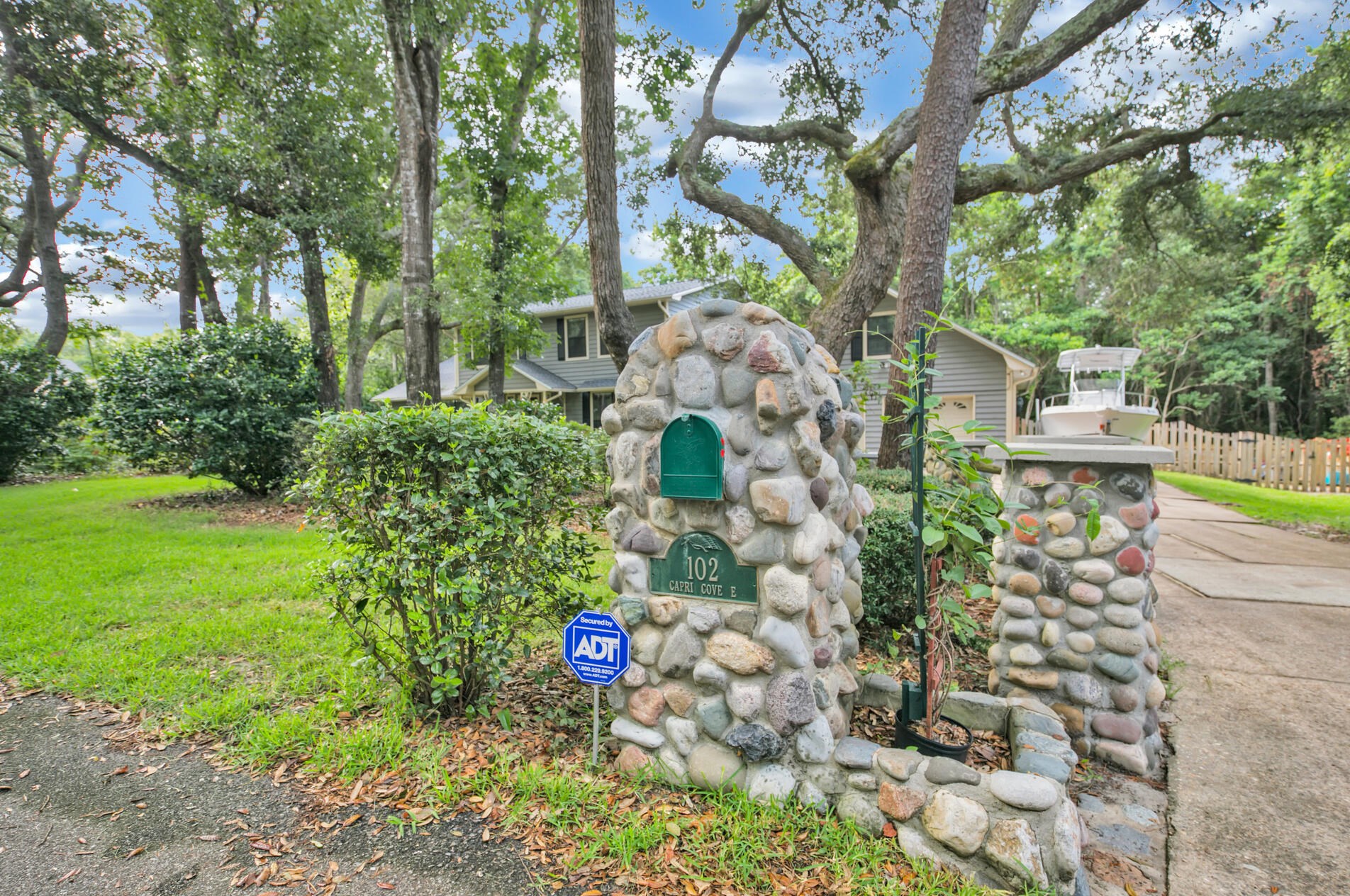 102 Capri Cv, Niceville, FL 32578-4408