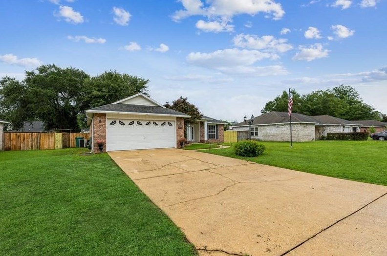 2812 Geronimo Dr, Crestview, FL 32539-6371