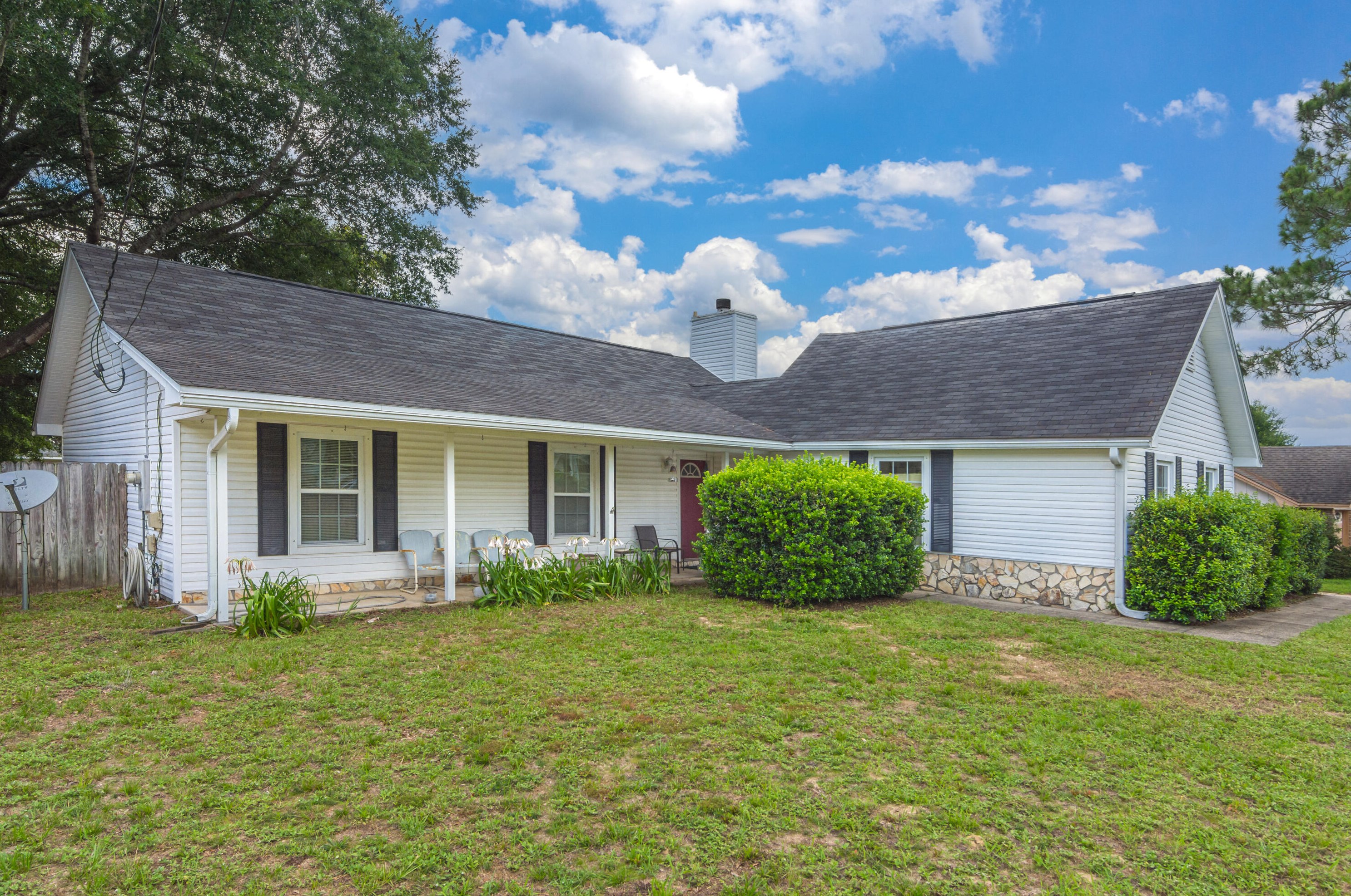 210 Westview Dr, Crestview, FL 32536-9254