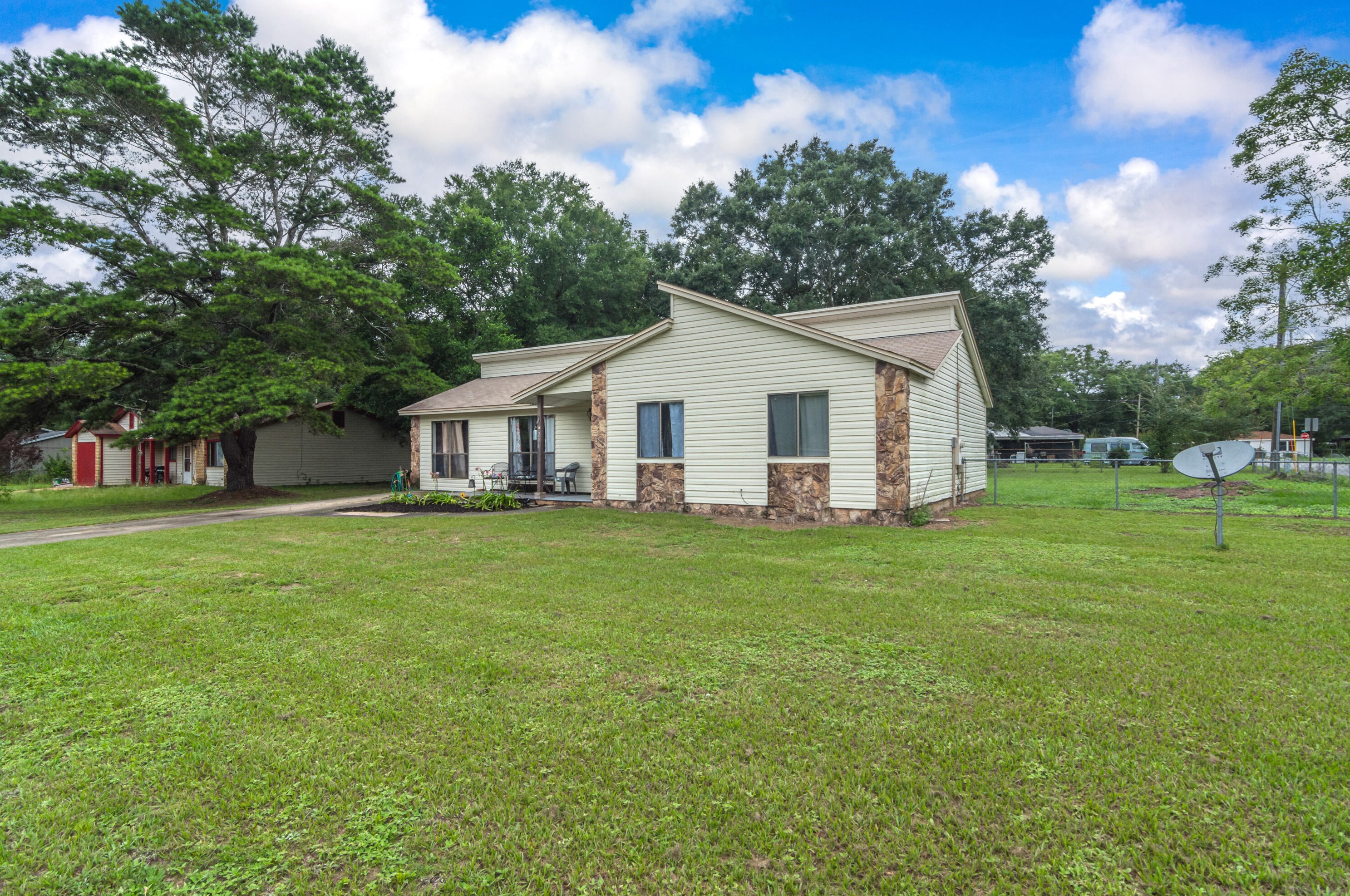 296 Edgewood Pl, Crestview, FL 32539-2849
