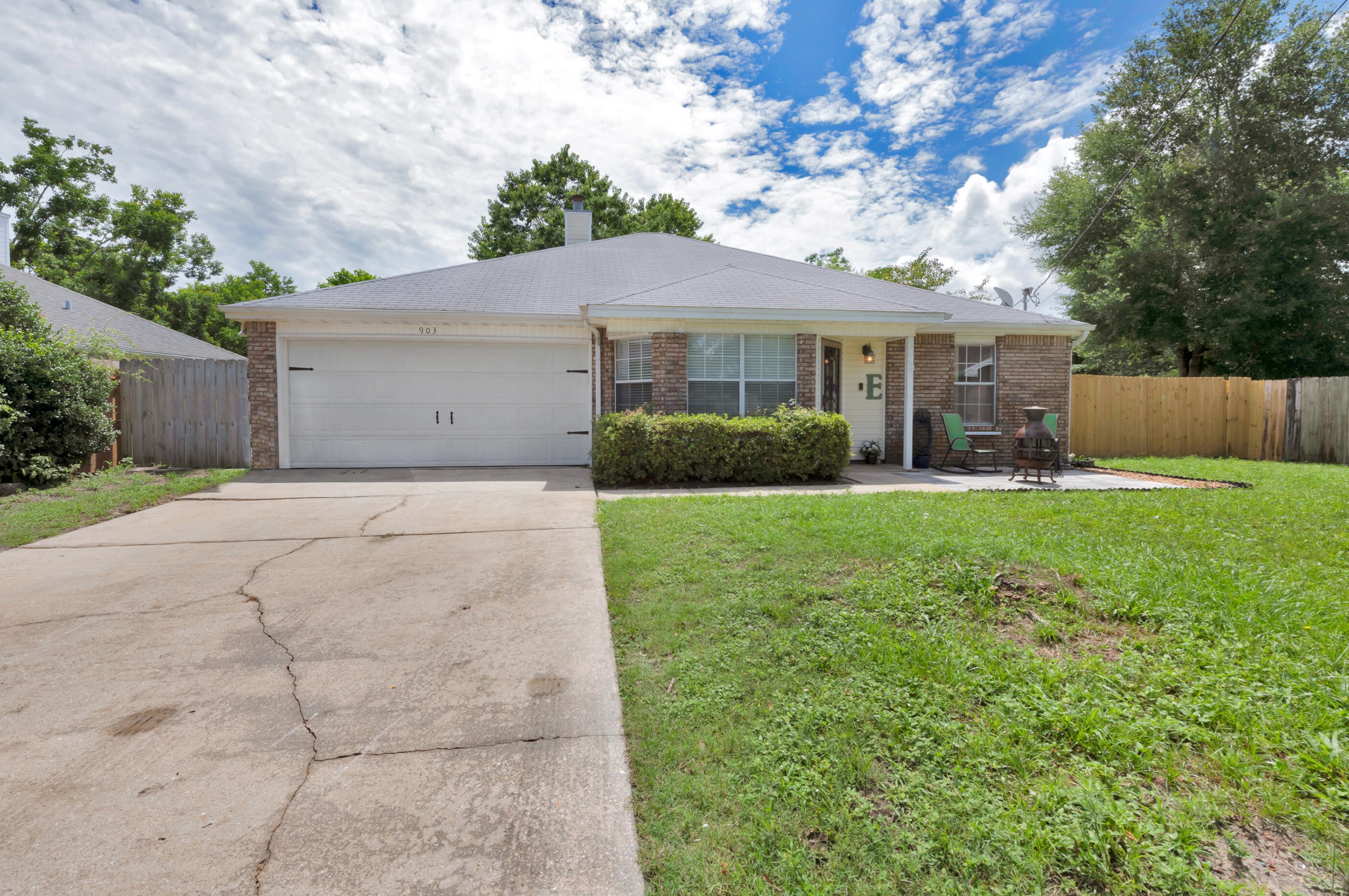 903 Emily Cir, Fort Walton Beach, FL 32547-1980