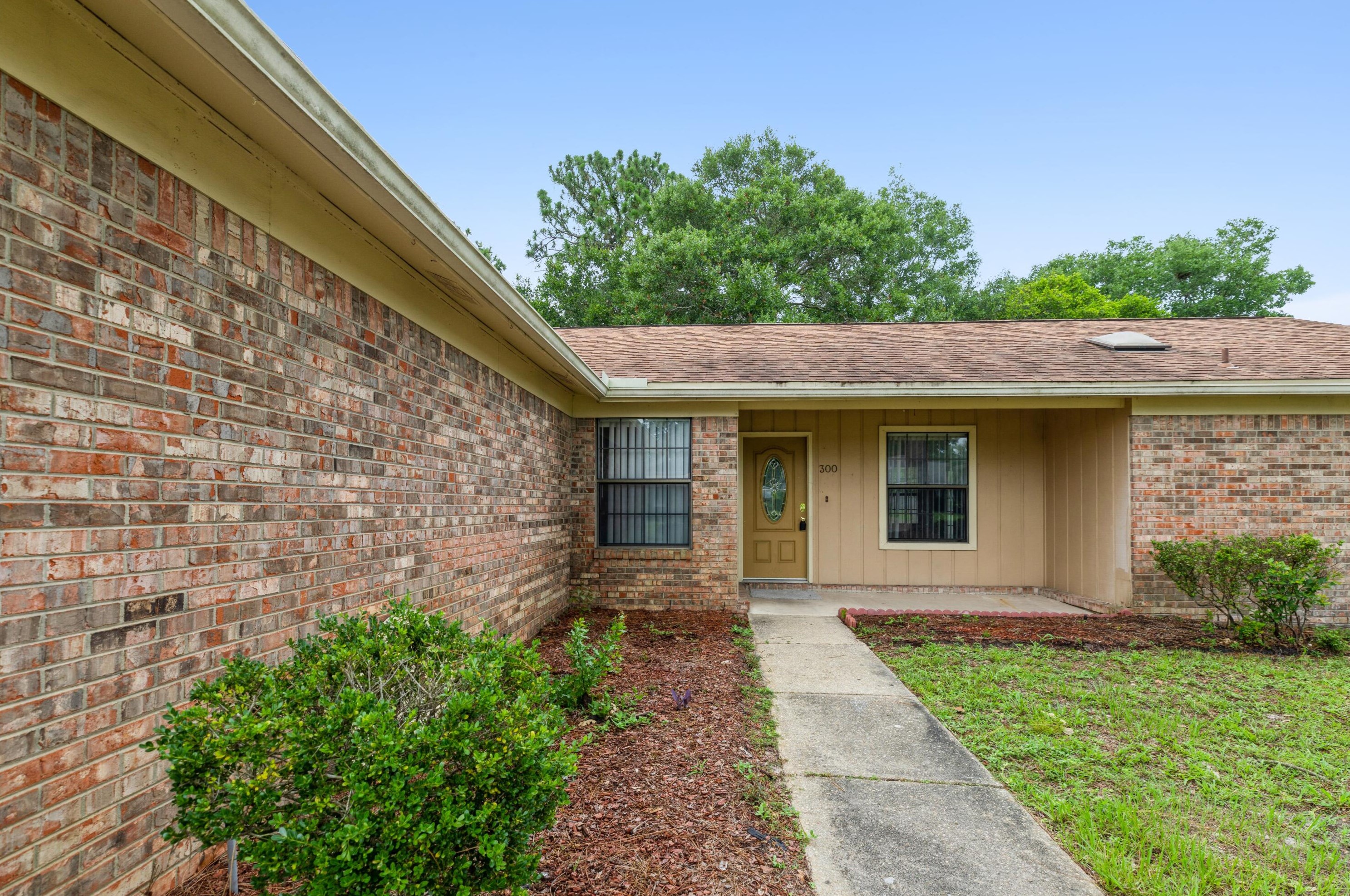 300 Dawn Ln, Mary Esther, FL 32569-1618