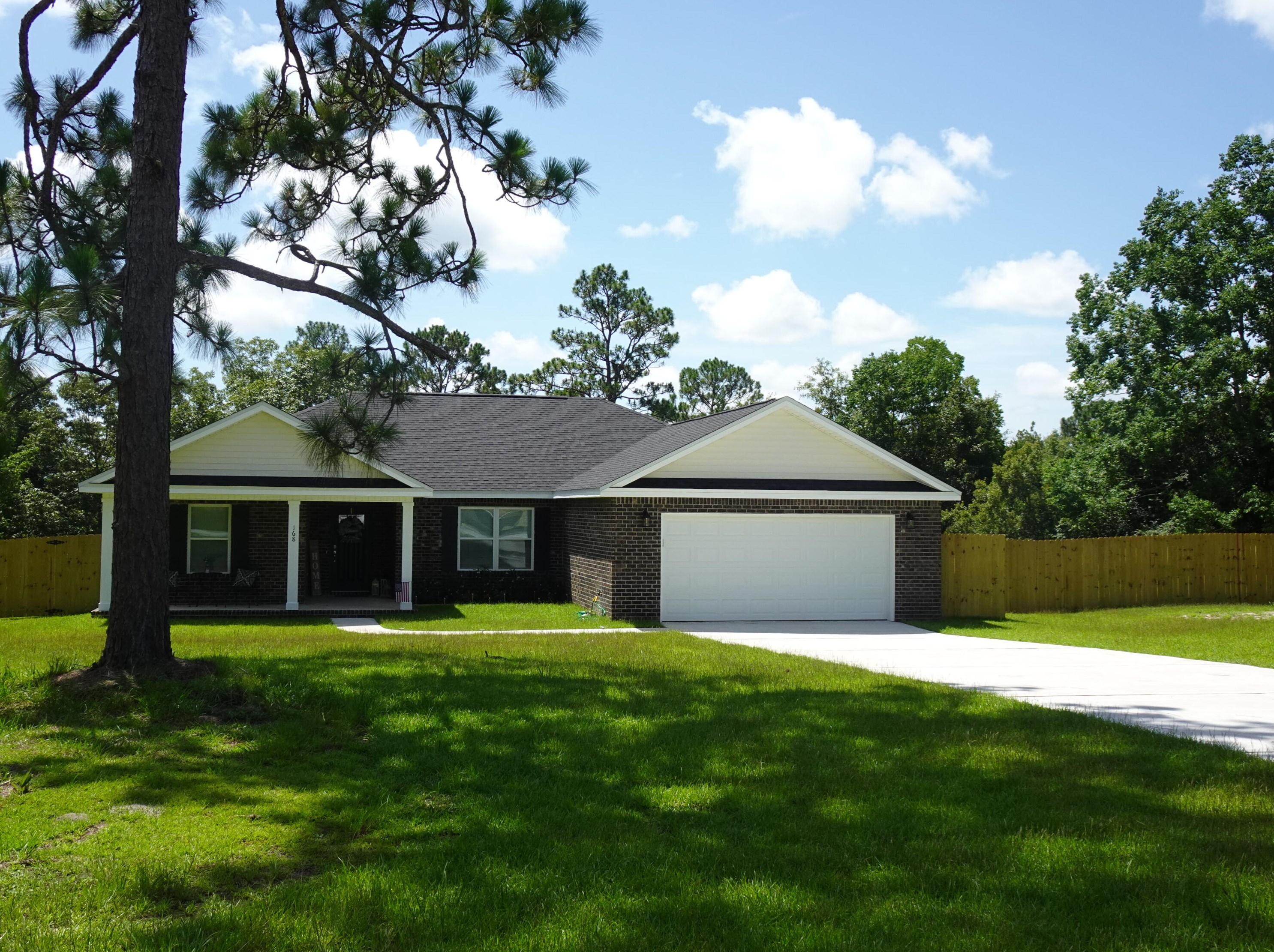 1012 10 Lake Dr, Defuniak Springs, FL 32433