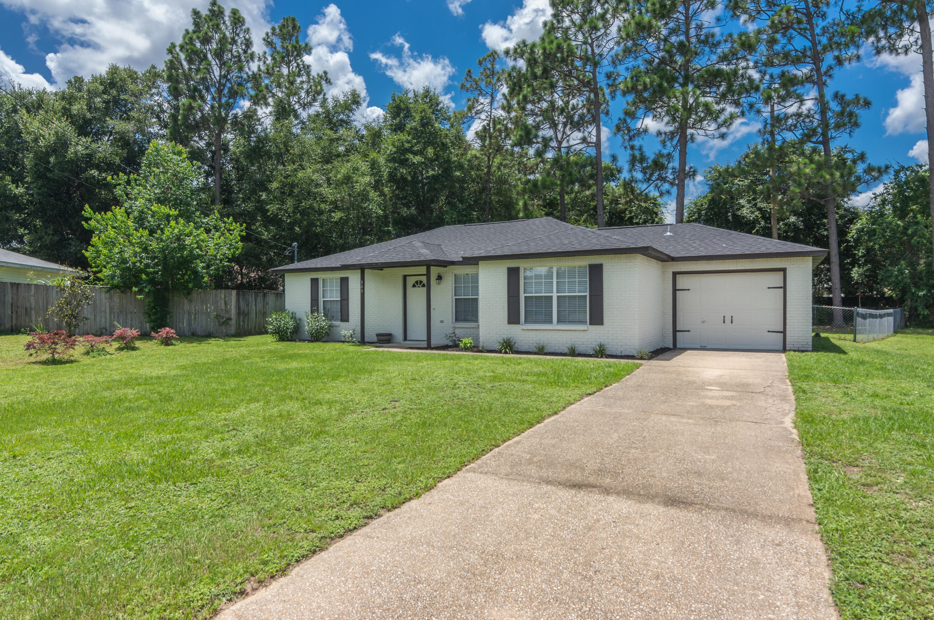 303 Runnymeade Dr, Crestview, FL 32539-4916