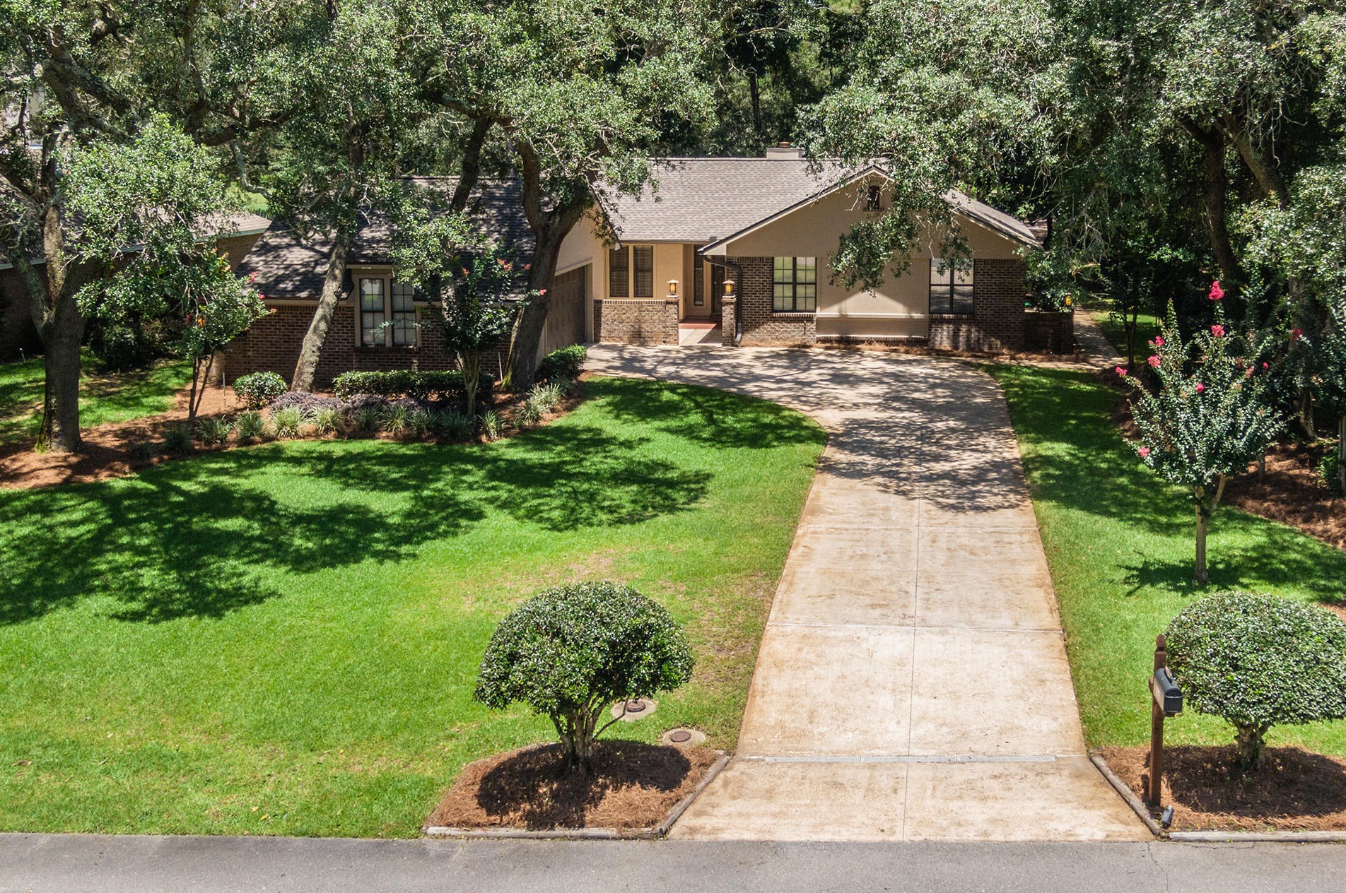 1624 Oakmont Cir, Niceville FL  32578-4344 exterior