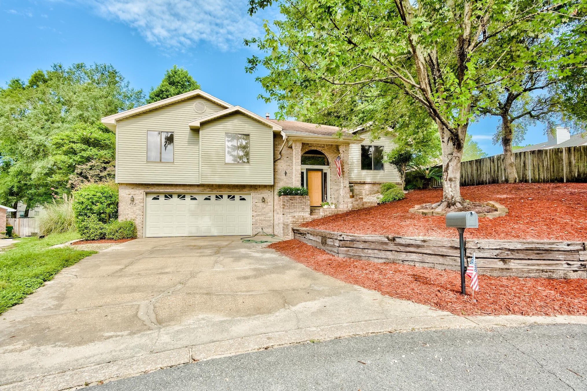 242 Hillside Dr, Niceville, FL 32578-7300