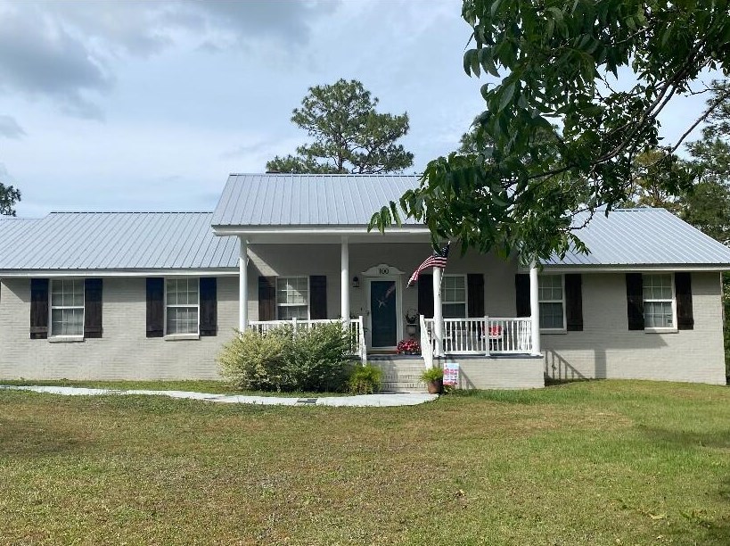 100 Pinewood Dr, Defuniak Springs, FL 32433