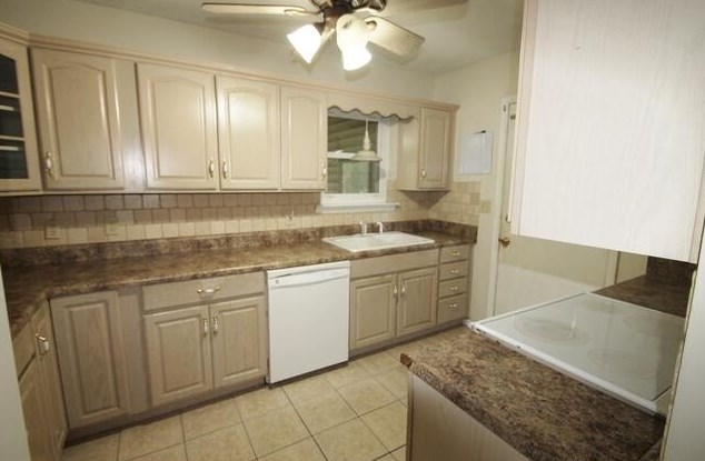 5379 Woodland St, Crestview, FL 32539-8129