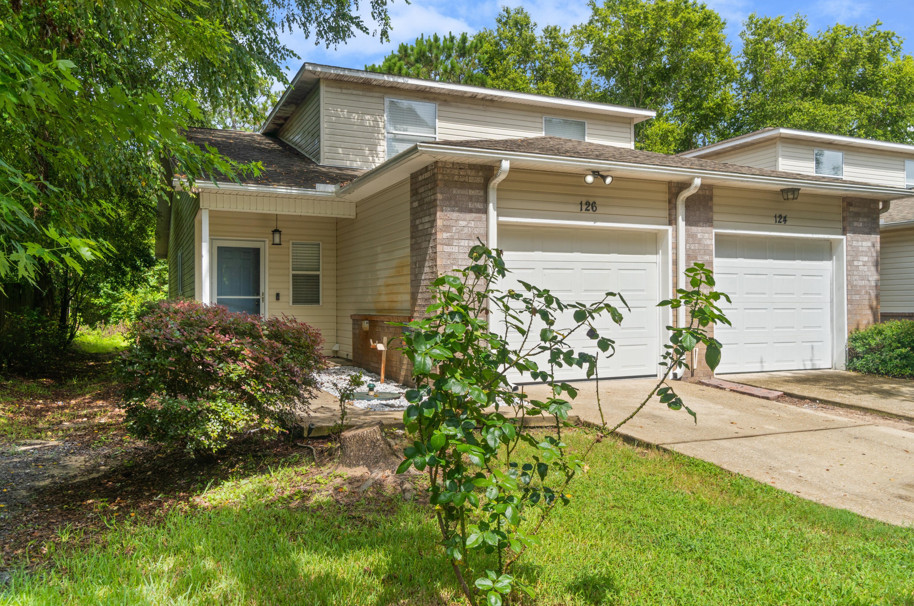 126 Dolphin Rd, Mary Esther, FL 32569-2212