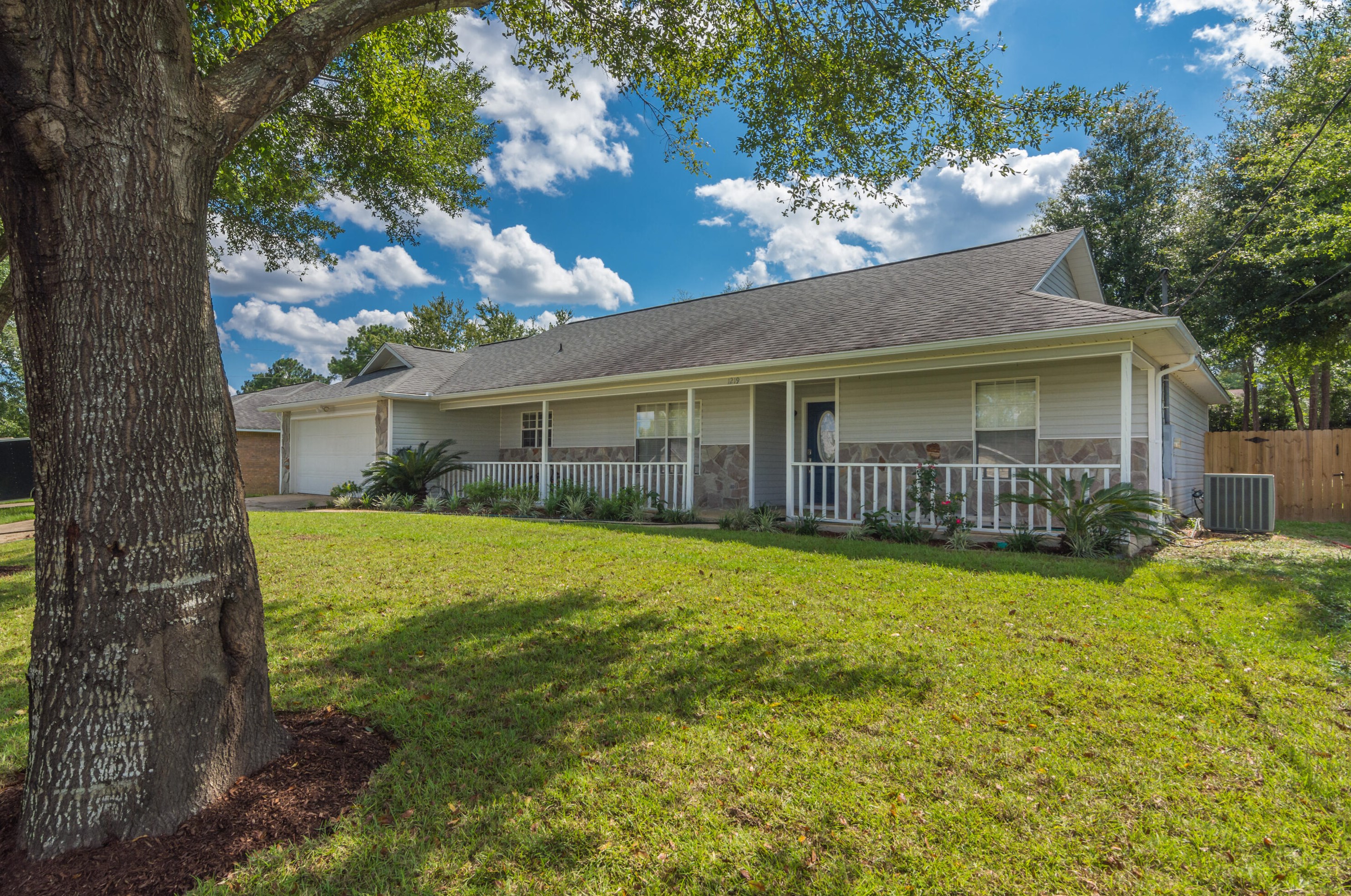 1219 Lexie Dr, Crestview FL  32536-4283 exterior