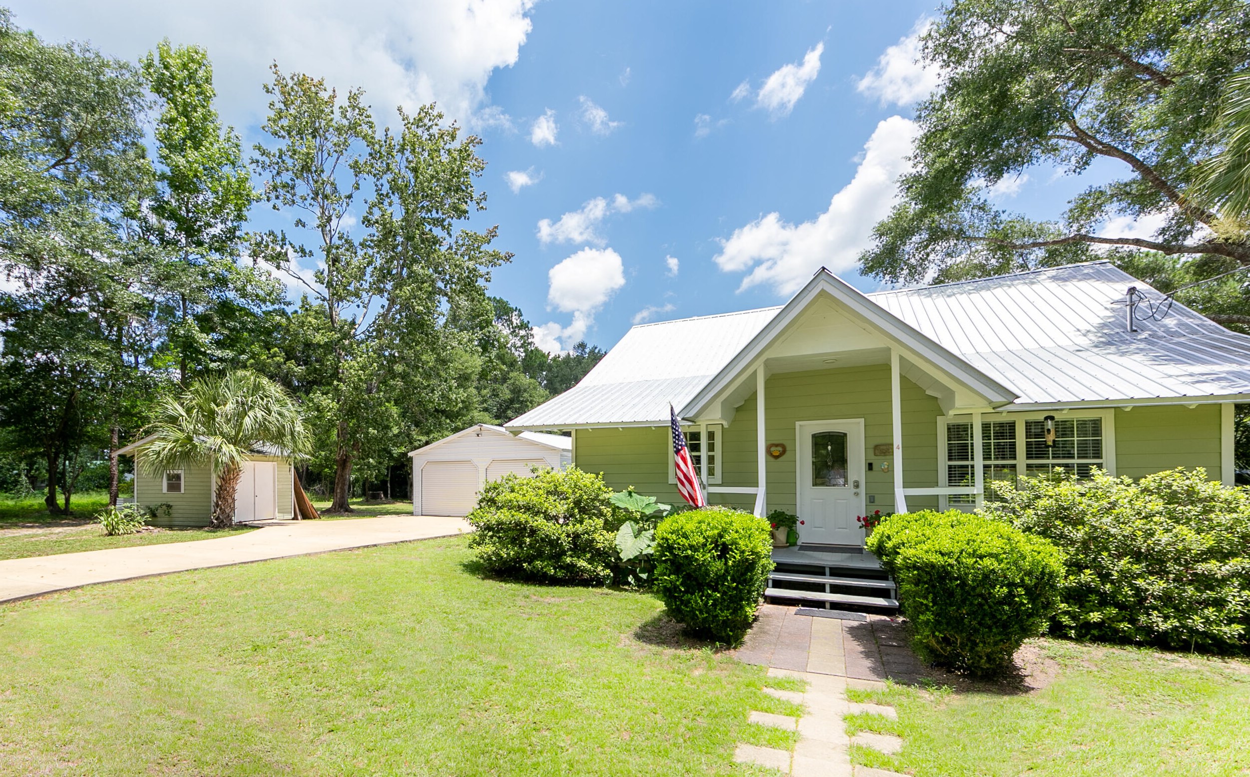 4 Engelbrecht Rd, Defuniak Springs, FL 32433