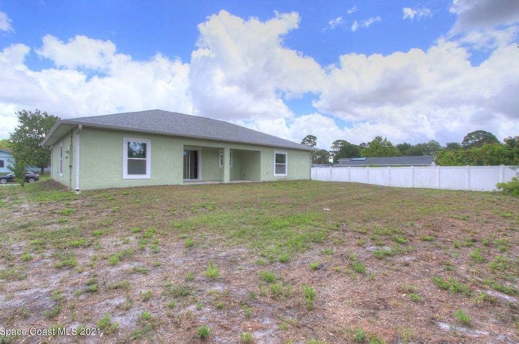 1048 Hunt St Nw, Melbourne, FL 32907