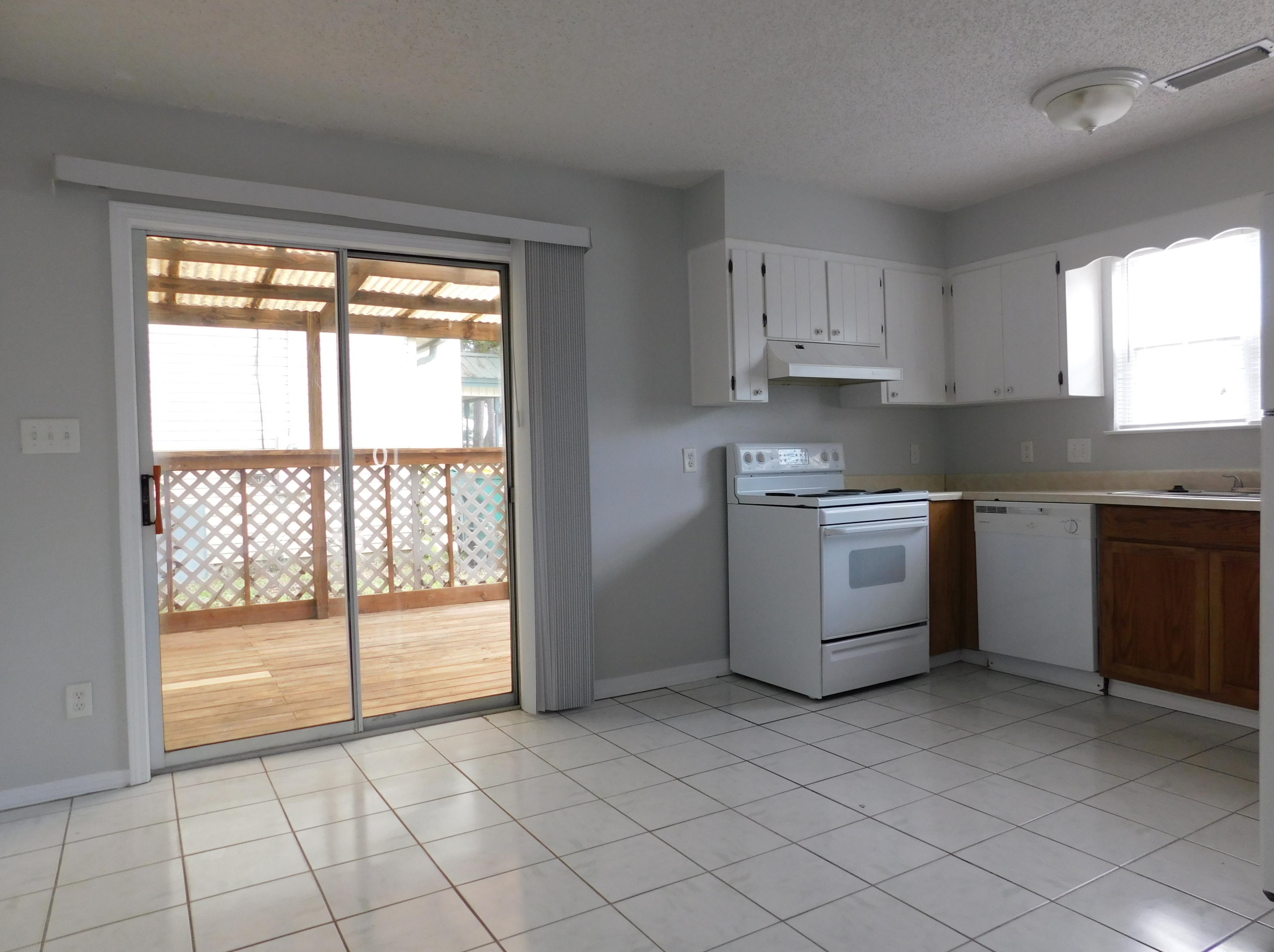 627 Lloyd St, Fort Walton Beach FL  32547-7122 exterior