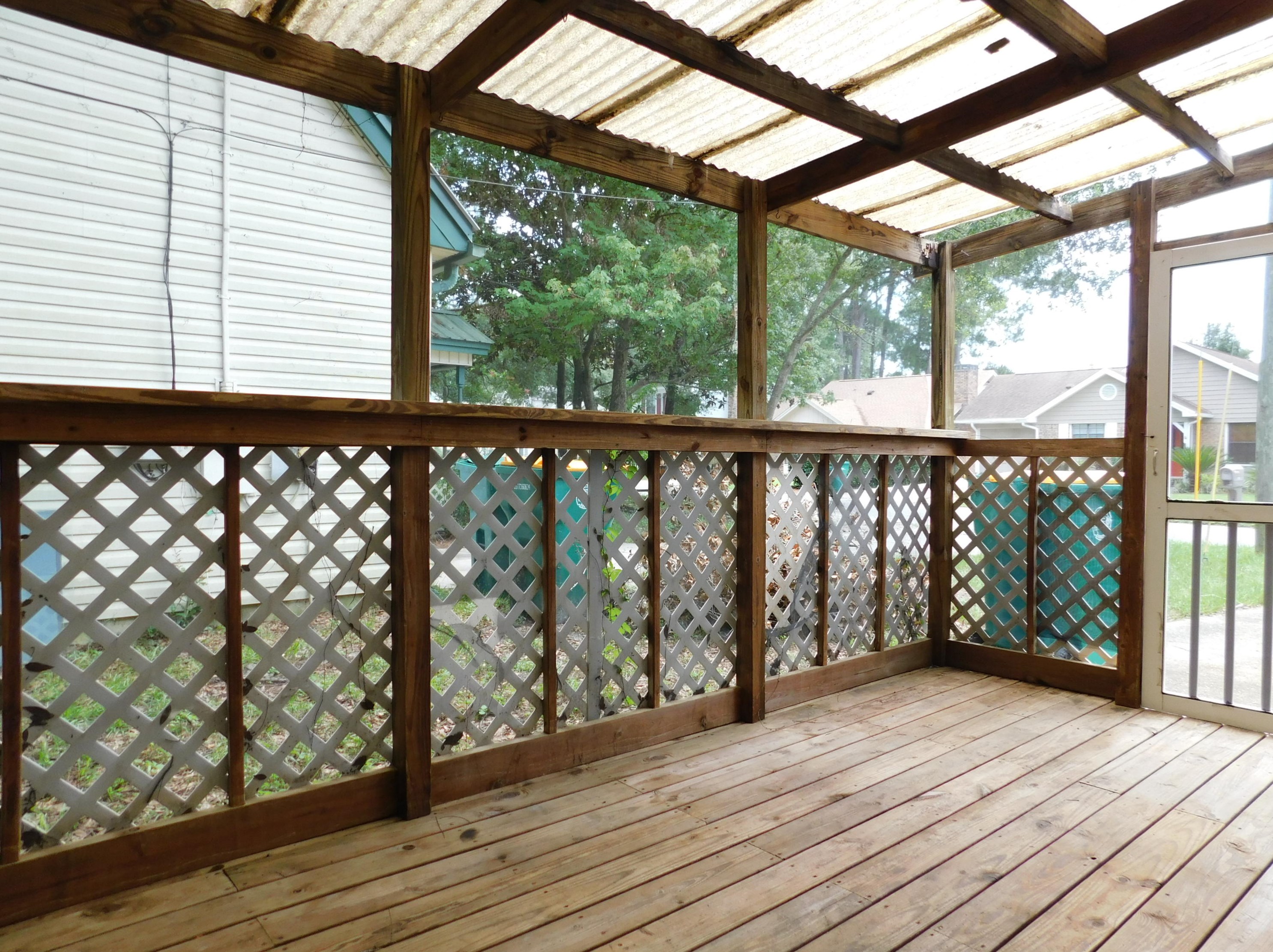 627 Lloyd St, Fort Walton Beach FL  32547-7122 exterior