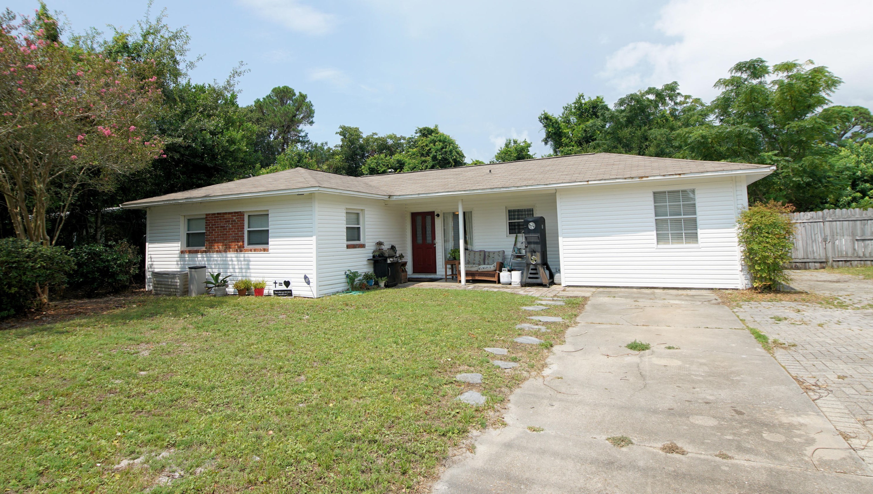 26 Memorial Pkwy, Fort Walton Beach, FL 32548-4648