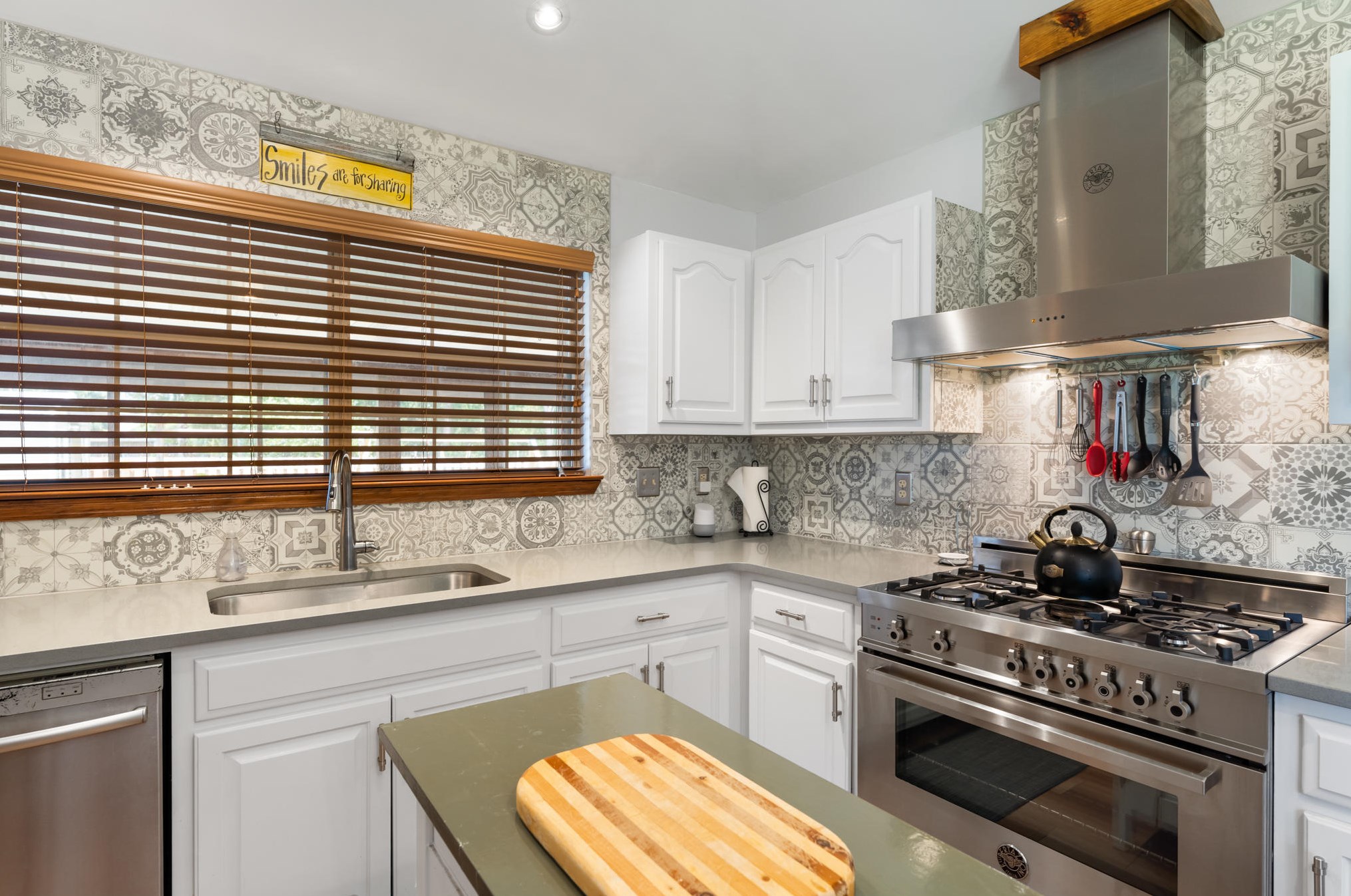 531 Timberlake Dr, Mary Esther FL  32569-2273 exterior