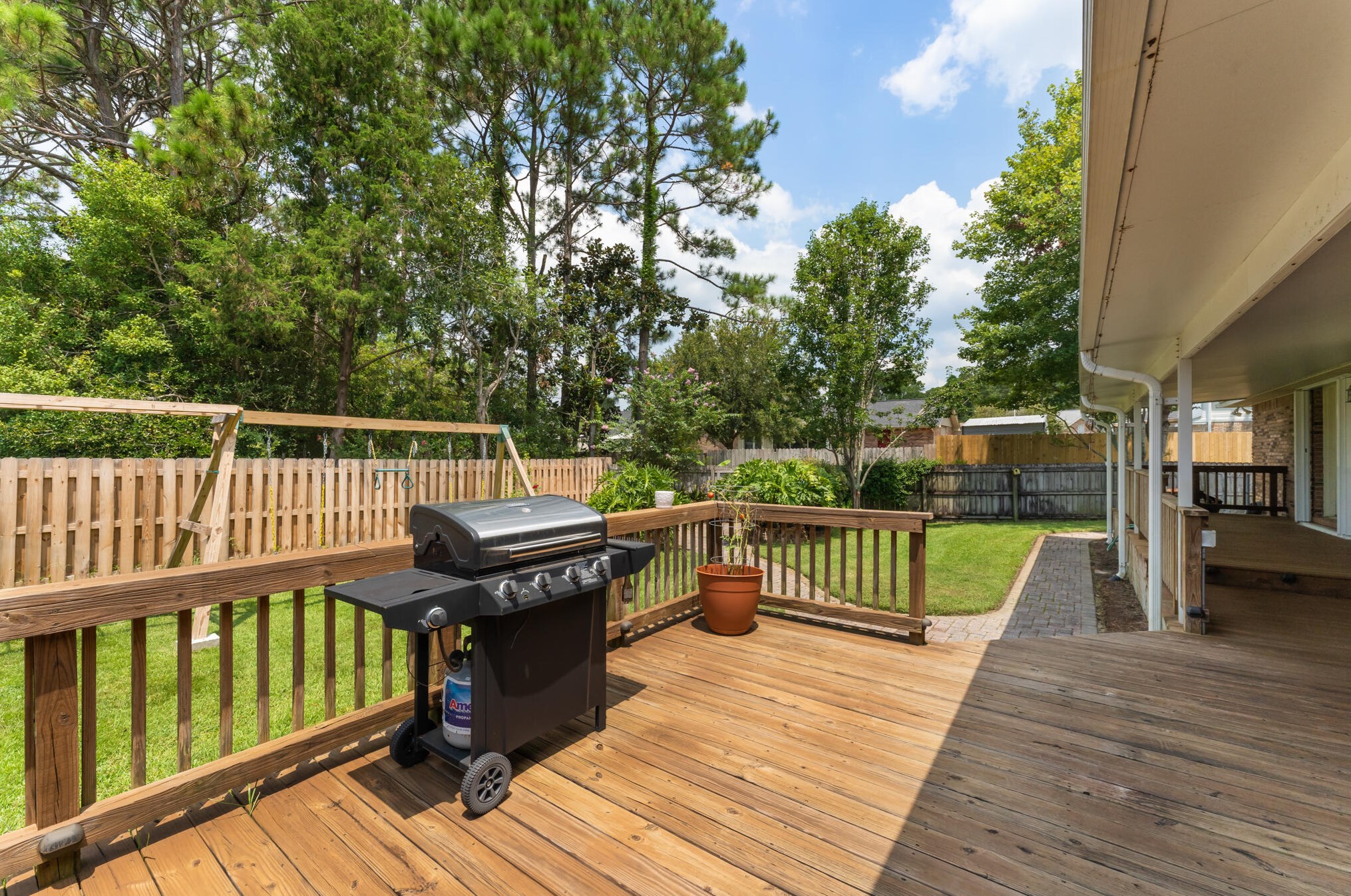 531 Timberlake Dr, Mary Esther FL  32569-2273 exterior