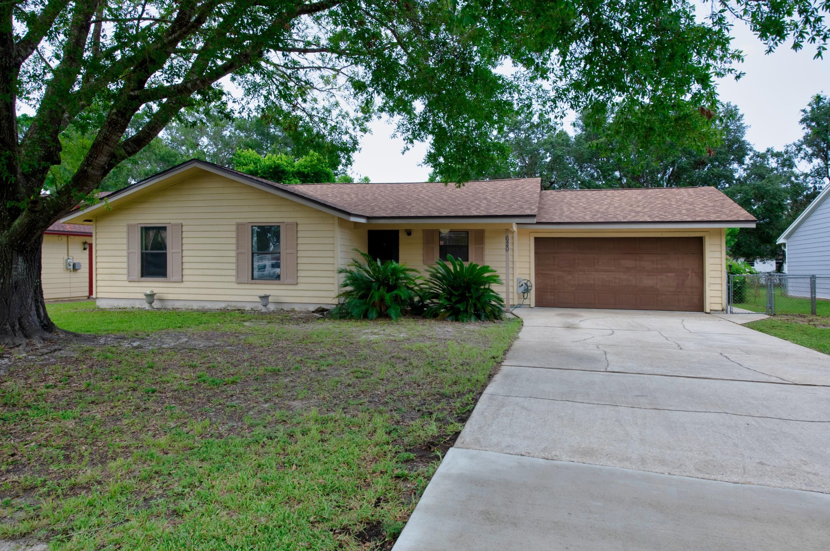 620 Pine St, Mary Esther, FL 32569-2742